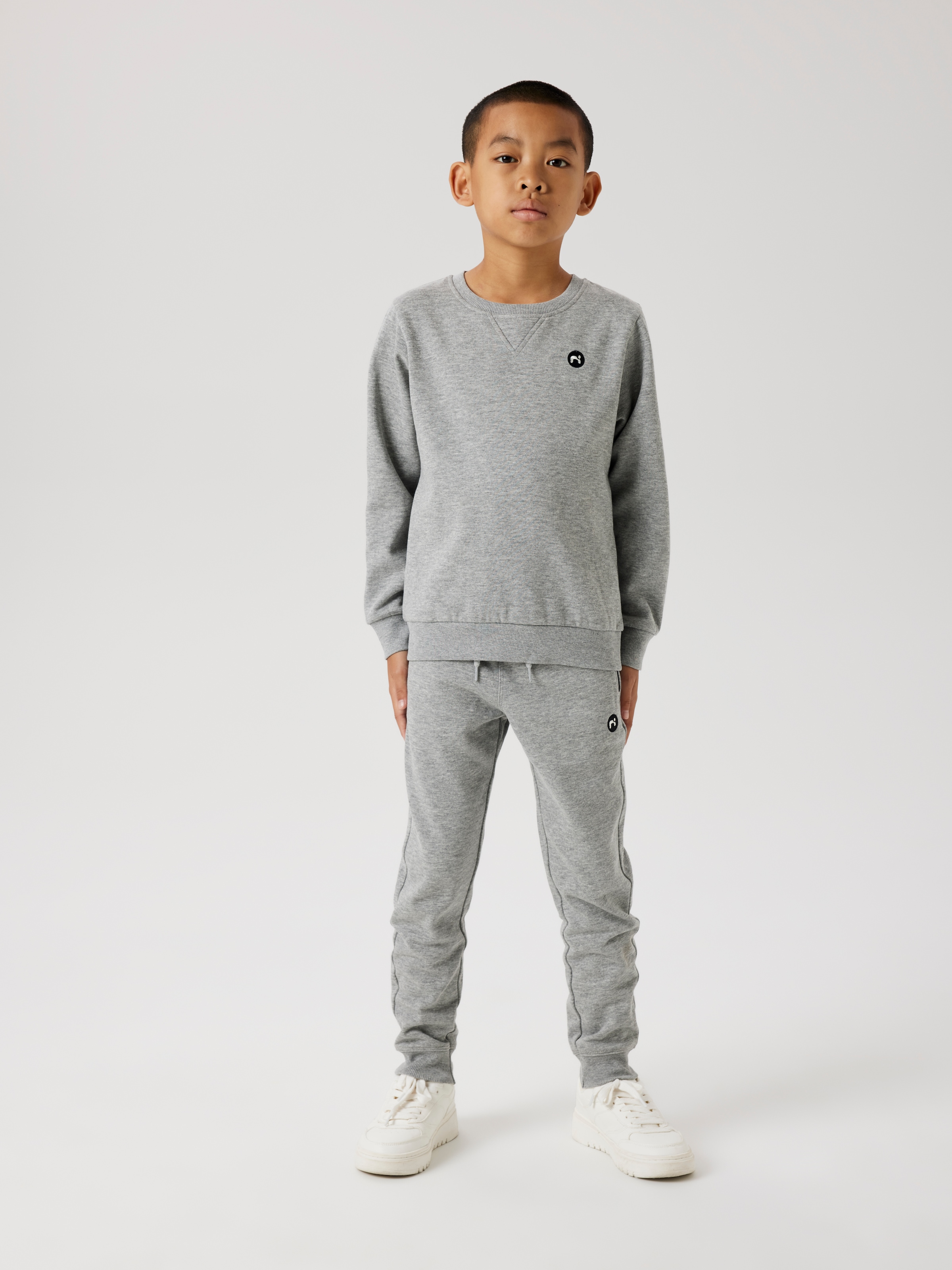 Name It Sweatshirt »NKMVIMO LS SWEAT BRU NOOS«, in klassischer Form und mit Bündchen
