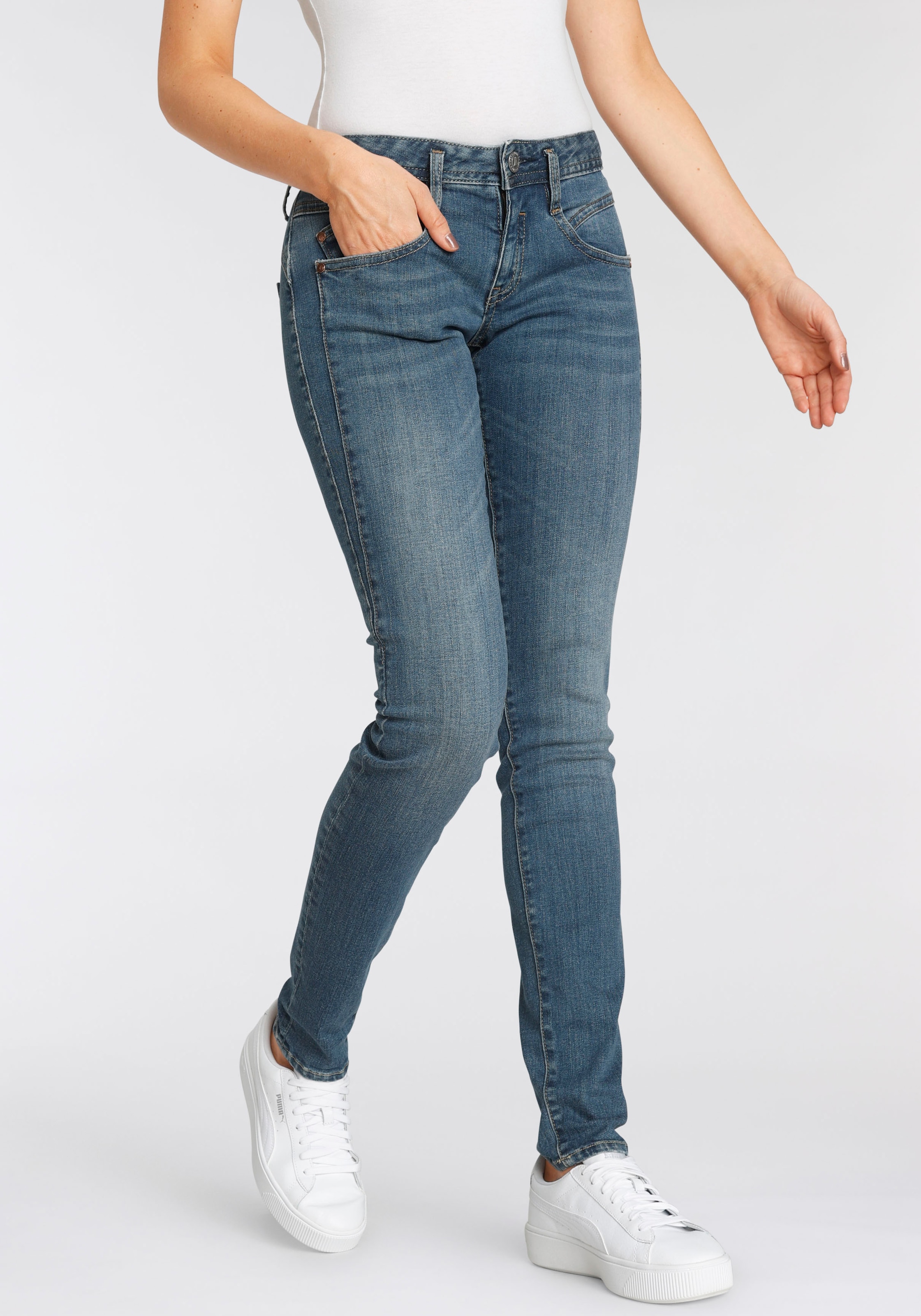 Herrlicher Slim-fit-Jeans »GINA RECYCLED DENIM«, mit seitlichem Keileinsatz