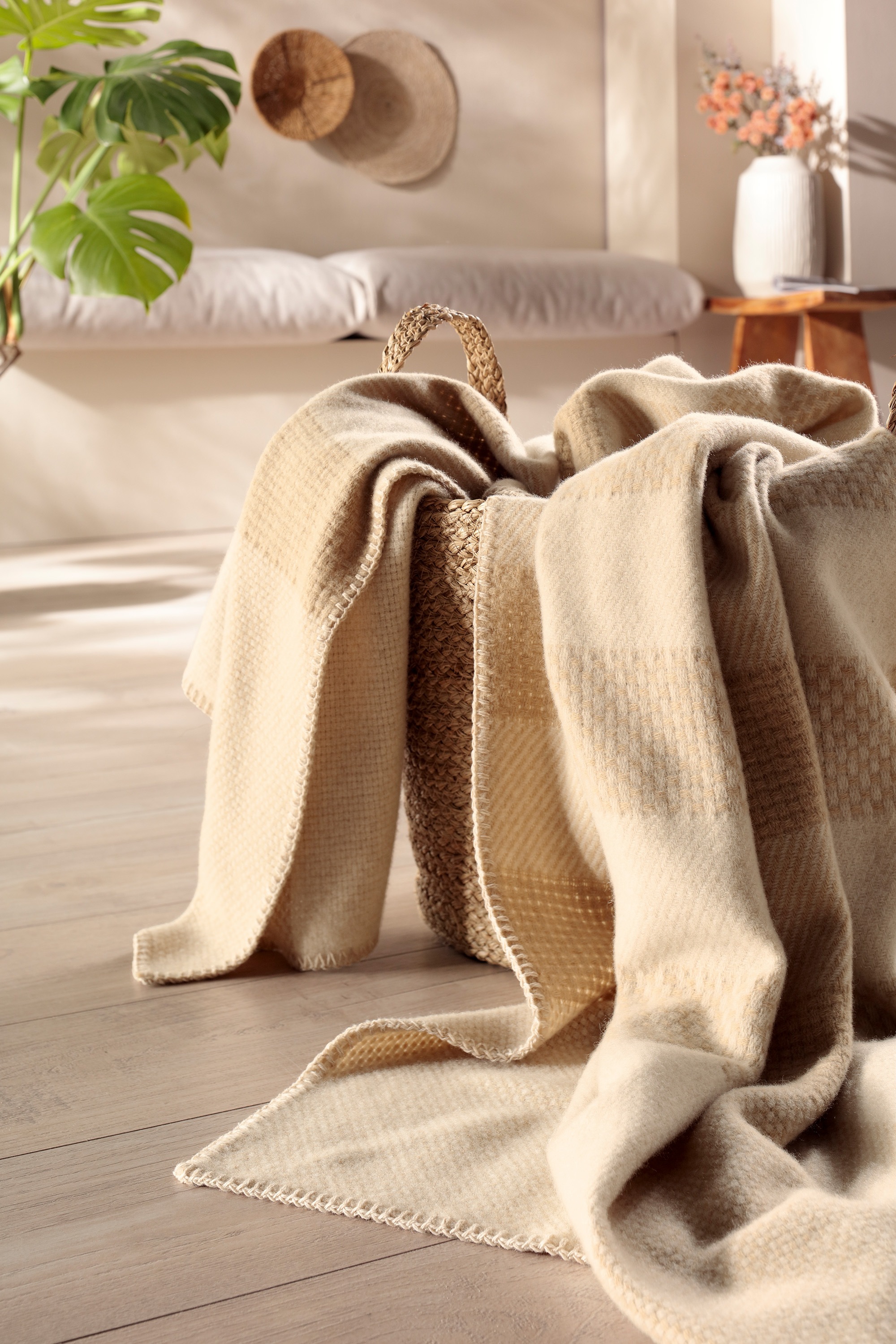 Biederlack Wohndecke "Plaid Crossweft beige" mit fühlbarer Webstruktur