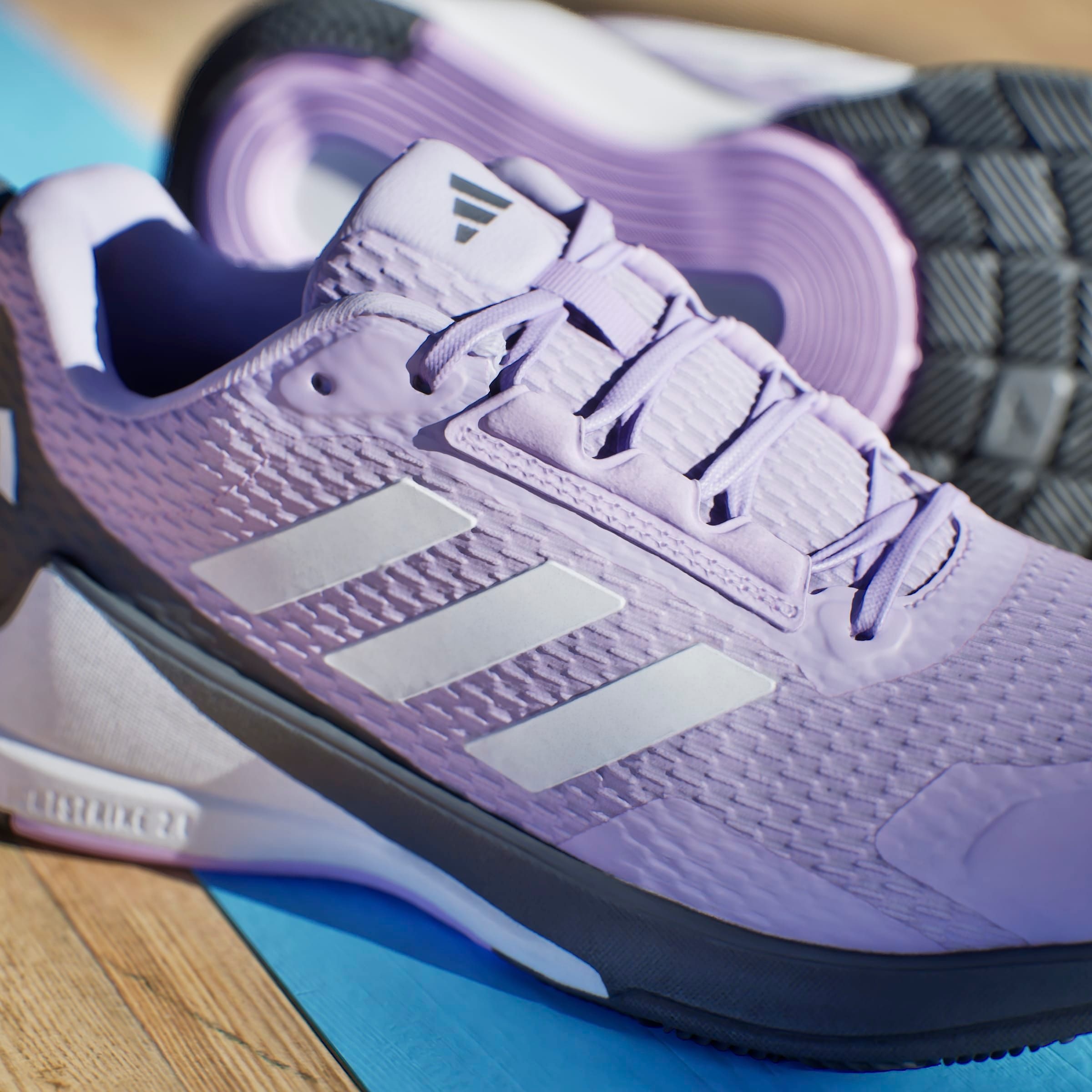 adidas Performance Hallenschuh »NOVAFLIGHT 2 INDOOR«, besonders geeignet für Volleyball und Basketball