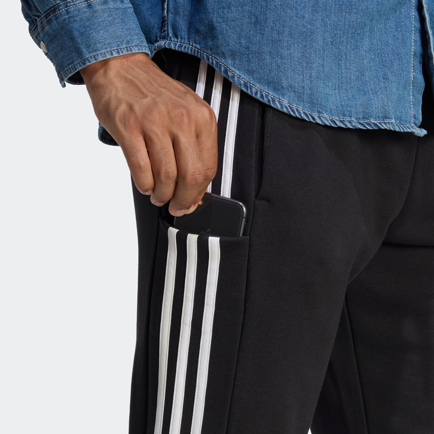 adidas Sportswear Sporthose »ESSENTIALS FRENCH TERRY TAPERED CUFF 3STREIFEN HOSE«, (1 tlg.), weiche Jogginghose