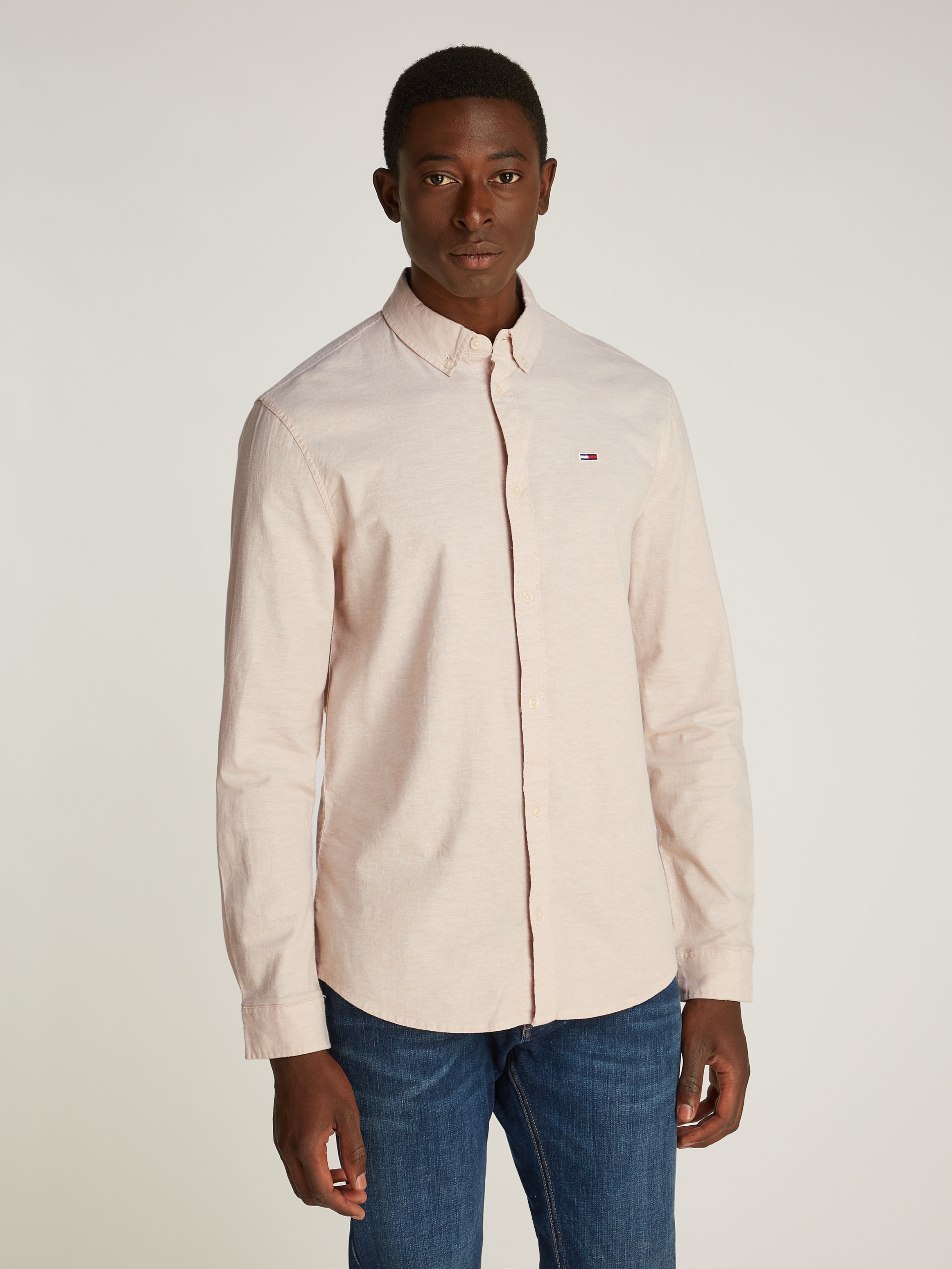Tommy Jeans Langarmhemd »TJM Slim Stretch Oxford Shirt«, mit Flaglabel auf der Brust