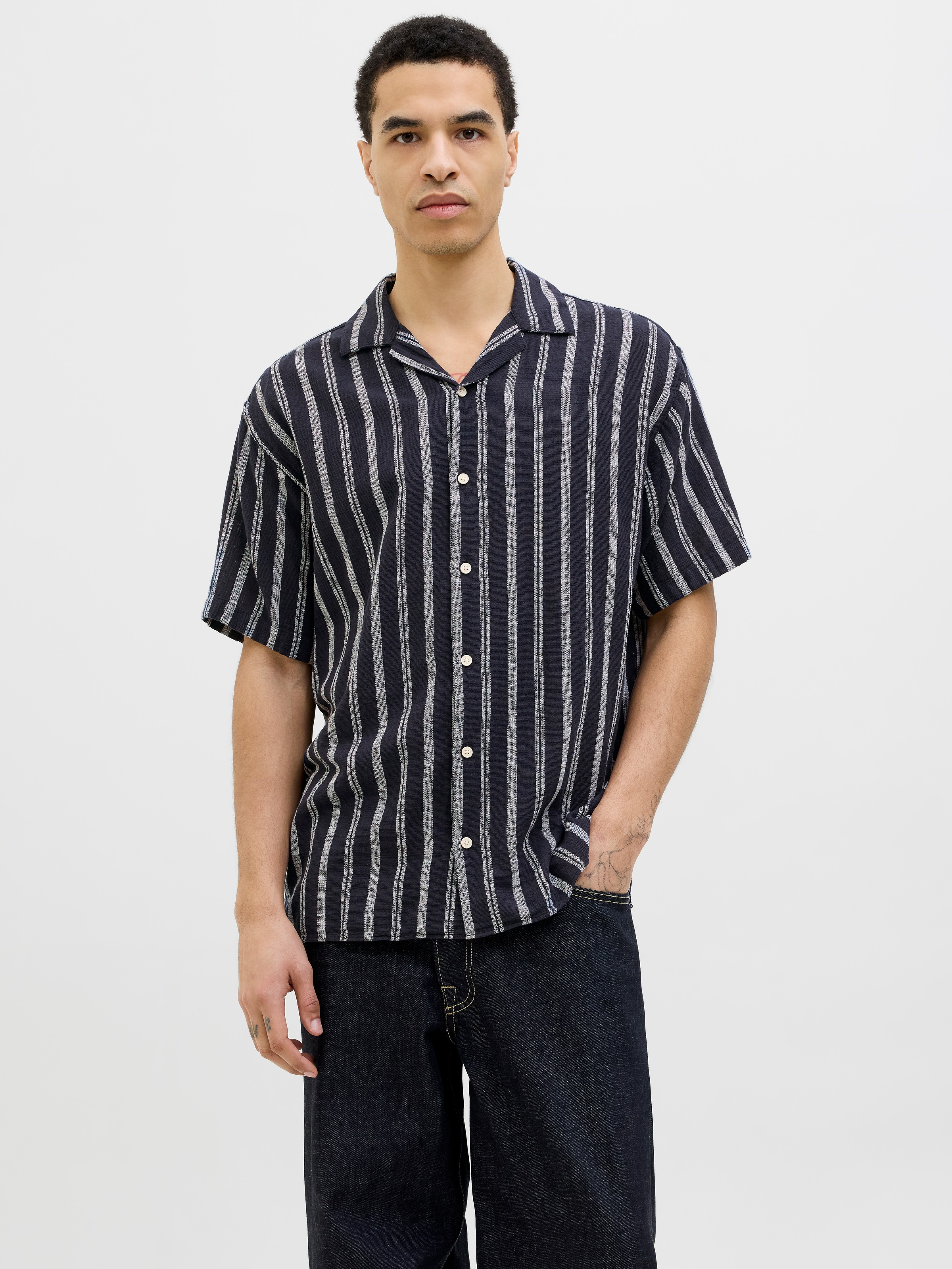 Jack & Jones Kurzarmhemd »JJEENZO STRIPE RESORT SHIRT SS SN« mit Streifen Muster