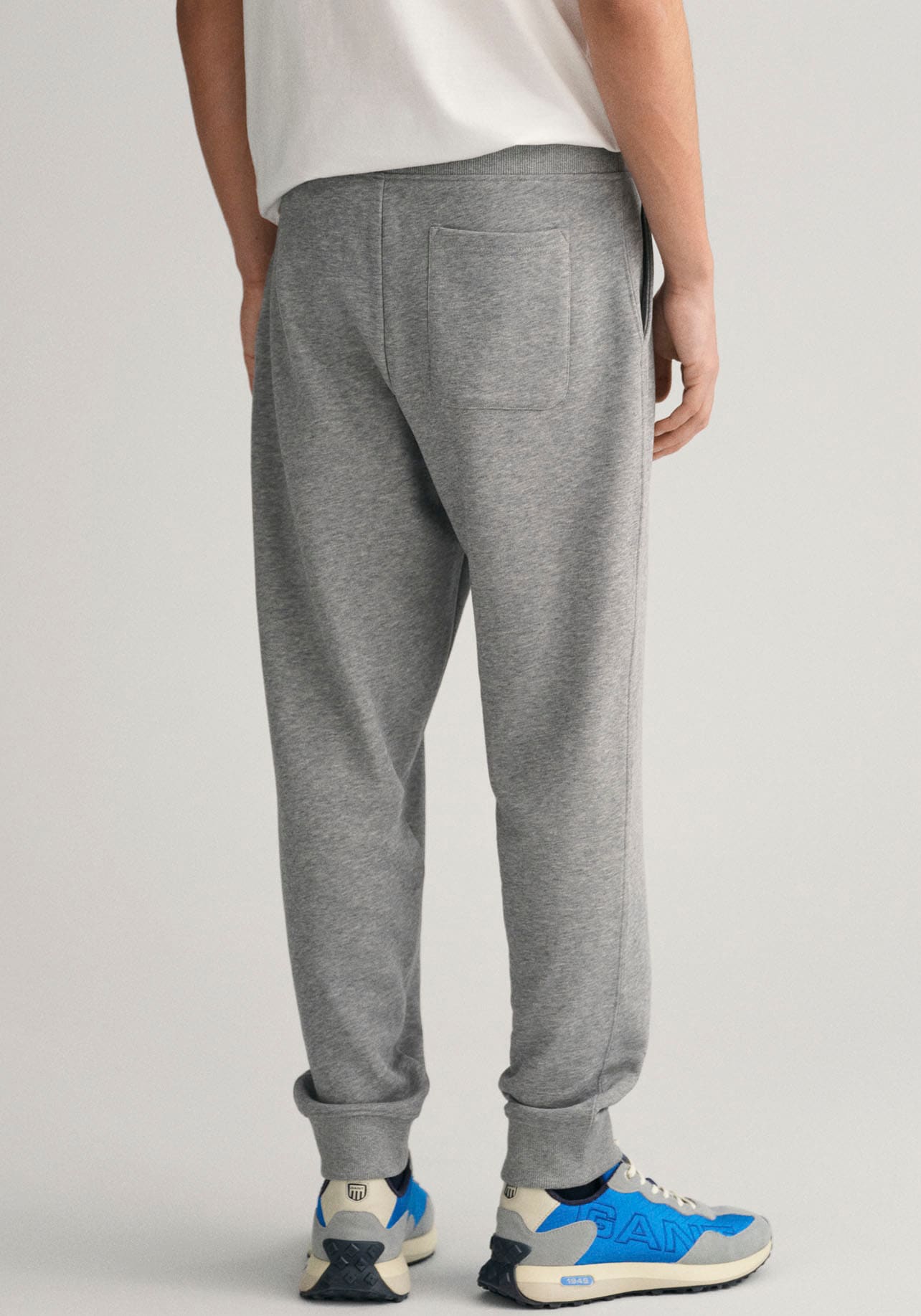 Gant Sweathose »REG SHIELD SWEATPANTS«, mit Logostickerei unterhalb des Bunds