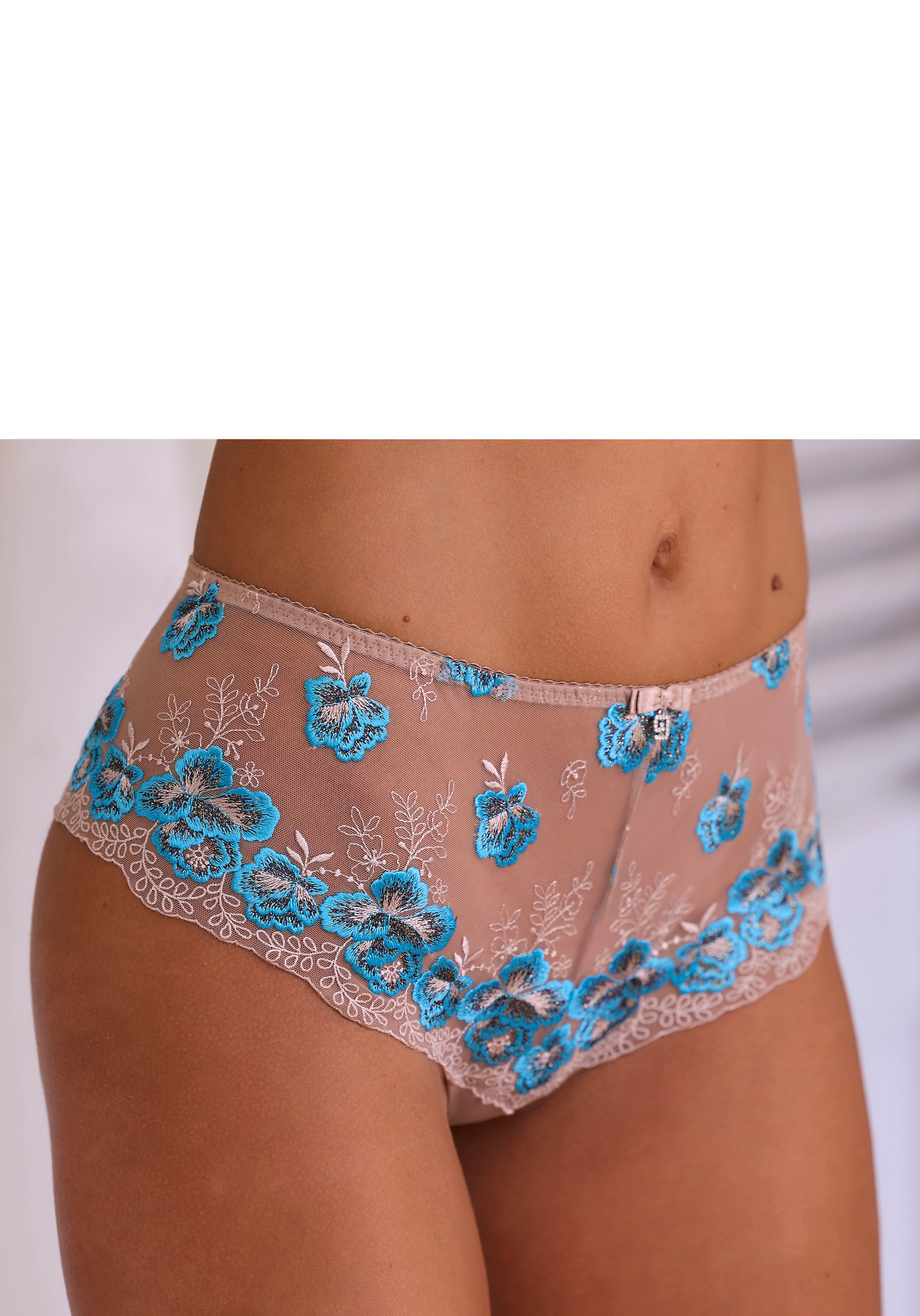 Nuance Panty, mit edler Stickereispitze in floraler Optik