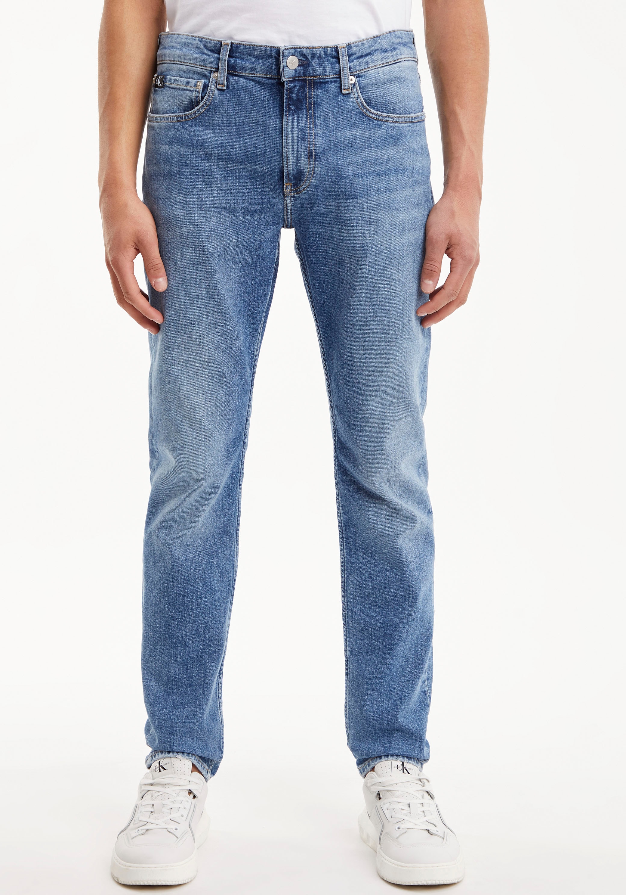 Jeans TAPER«, mit »SLIM bestellen Tapered-fit-Jeans Jelmoli-Versand Leder- Klein | online Klein Calvin Calvin Badge