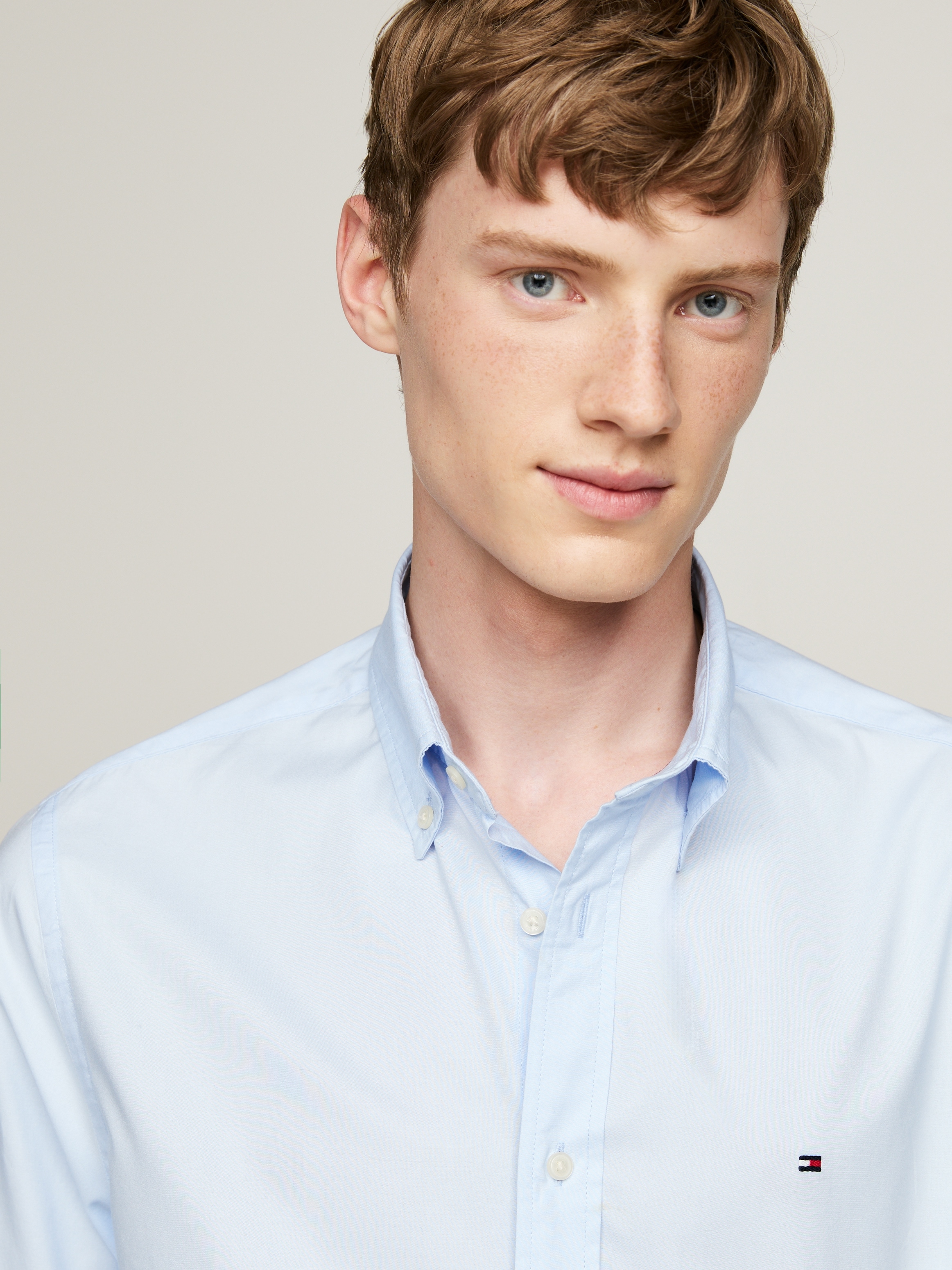 Tommy Hilfiger Langarmhemd »FLEX POPLIN RF SHIRT«, mit Tommy Hilfiger Labelschild innen an der Knopfleiste