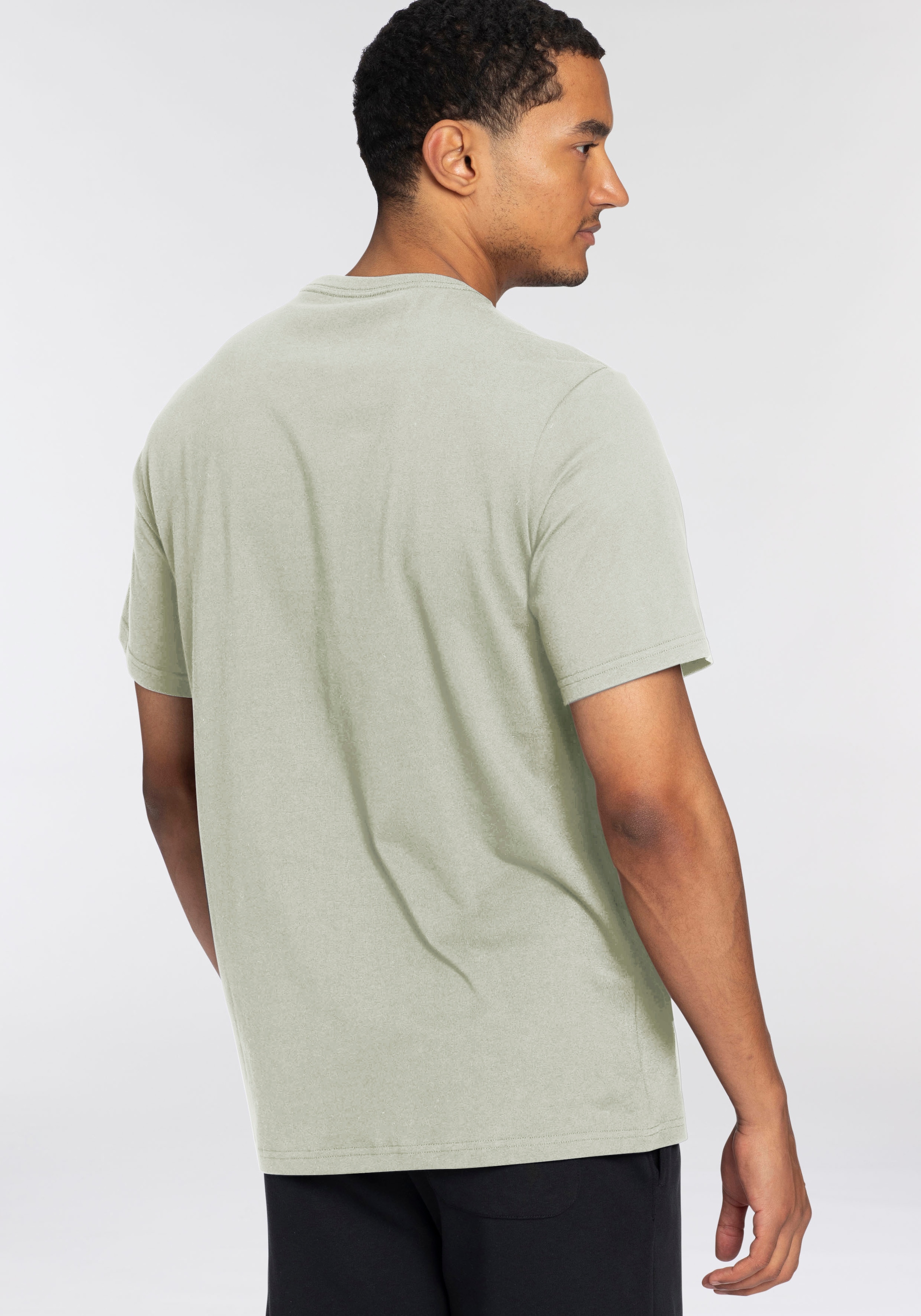 Converse T-Shirt »CONVERSE GO-TO ALL STAR PATCH STANDARD-FIT T-SHIRT«, (1 tlg.), Unisex