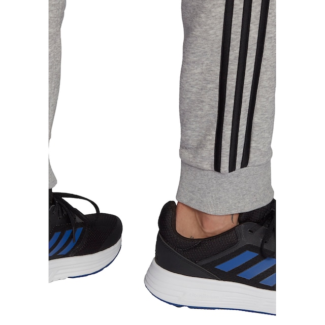 adidas Sportswear Sporthose »ESSENTIALS FLEECE TAPERED CUFF 3STREIFEN  HOSE«, (1 tlg.) online shoppen | Jelmoli-Versand