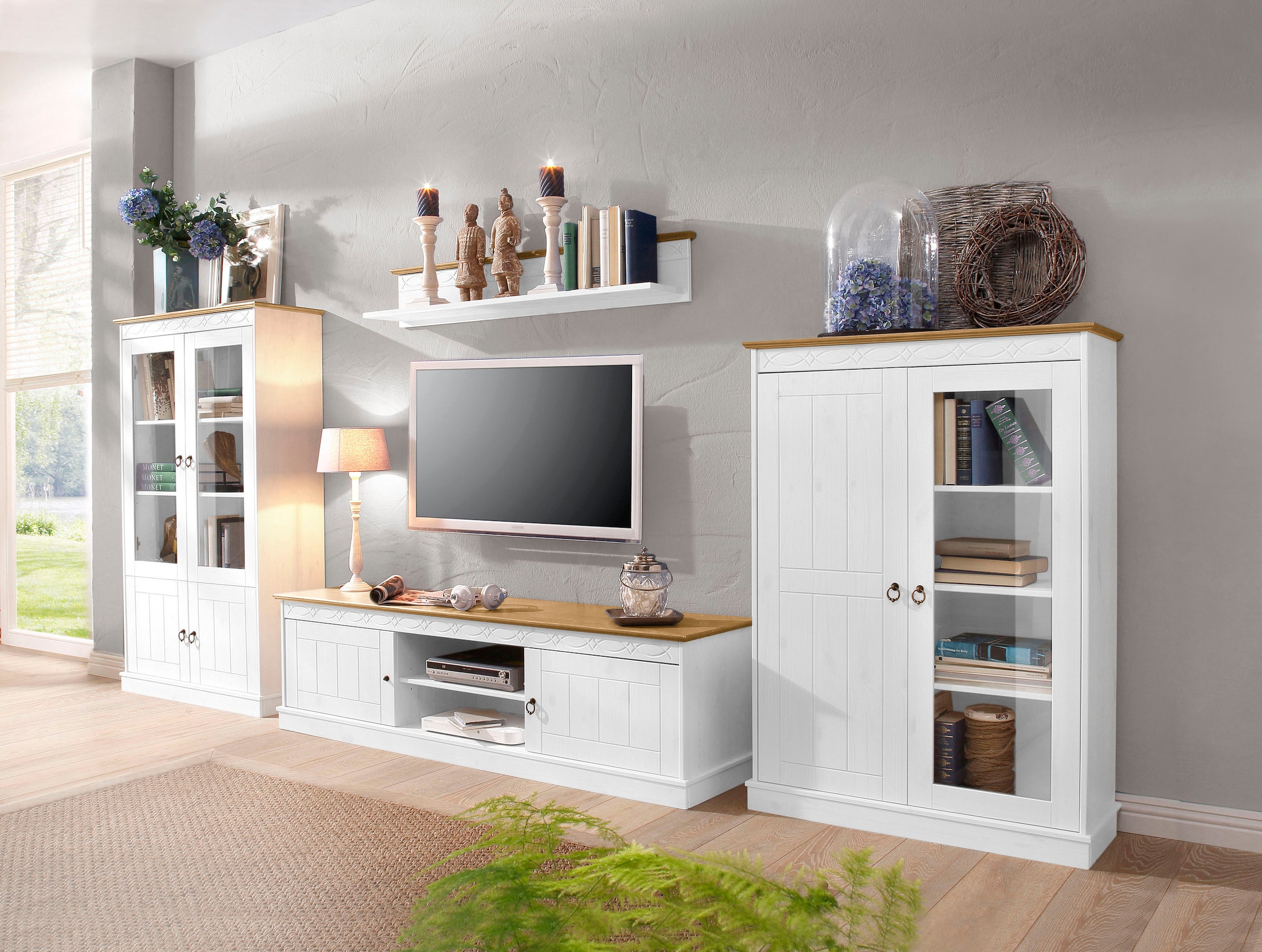 Home affaire Vitrine »Indra«, aus massiver Kiefer, FSC®, Höhe 145 cm, dezentes Ornament