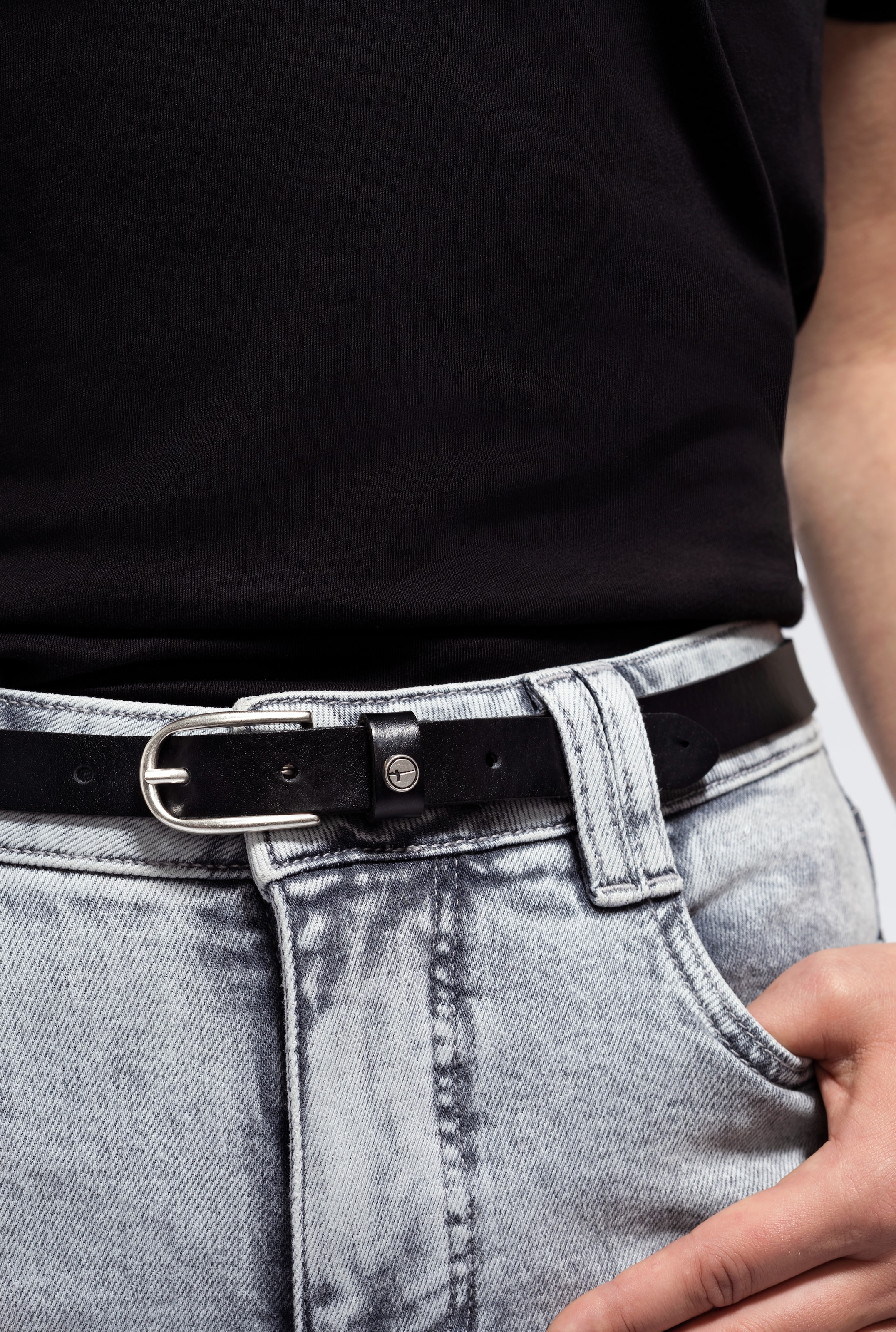 Tamaris Ledergürtel, weiches Rindleder mit leichter Narbung, schmal