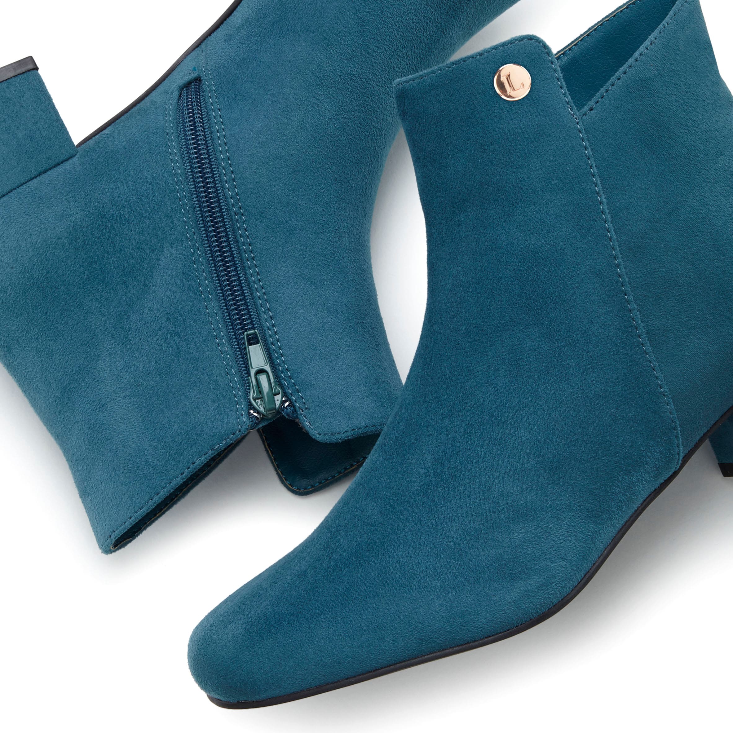 LASCANA Stiefelette, mit bequemen Blockabsatz, Ankle Boots, Stiefel VEGAN