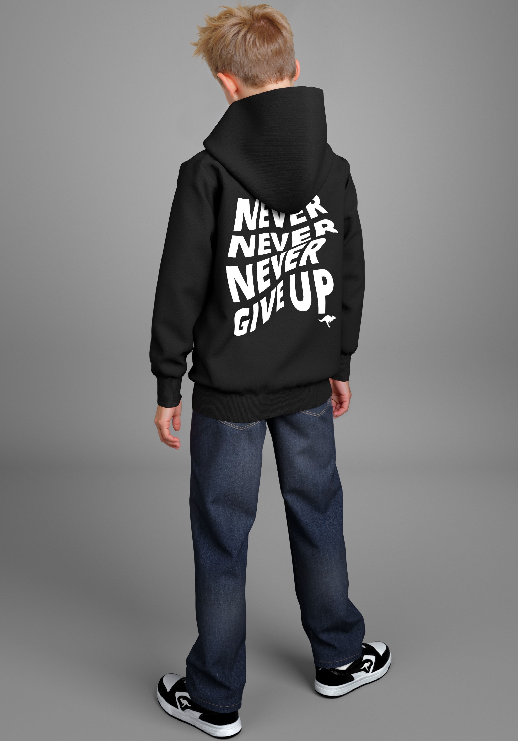 KangaROOS Kapuzensweatshirt »Spruch: NEVER GIVE UP«, Sweatshirt mit grossem Rückendruck