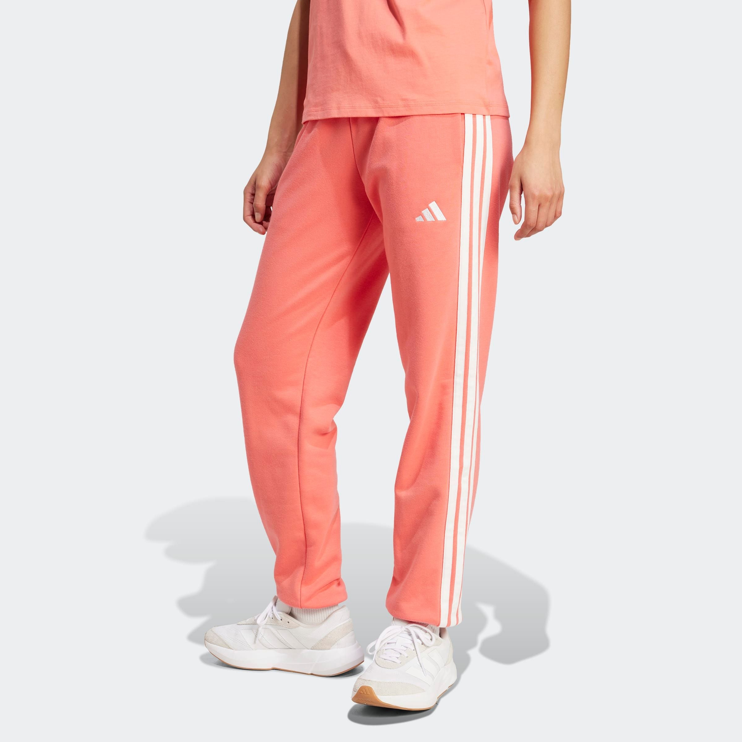 adidas Sportswear Sporthose »W 3S FT CF PT«, (1 tlg.), Reguläre Passform, mittelhoher Bund, weiches French Terry Material