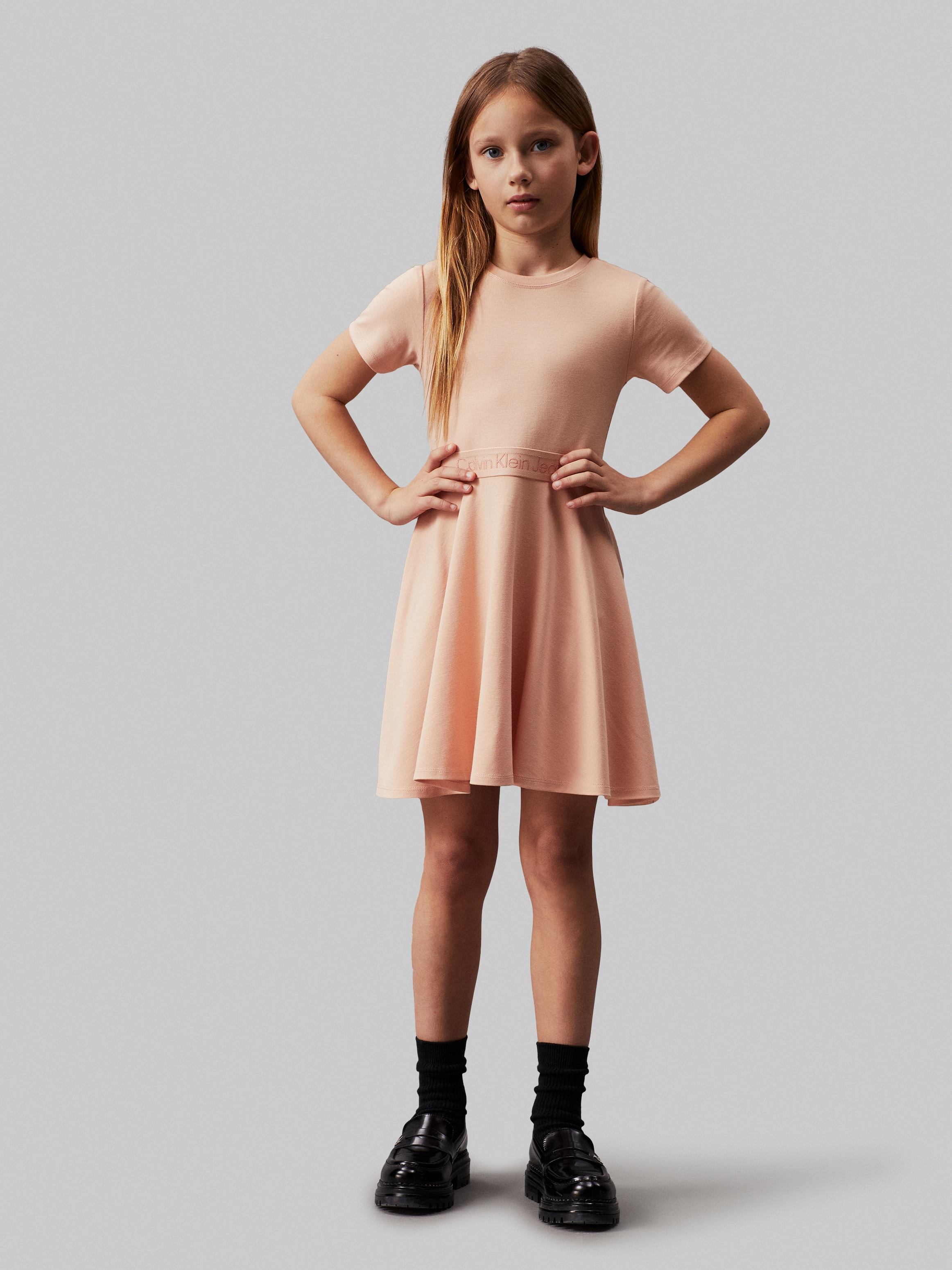 Calvin Klein Jeans Jerseykleid »PUNTO TAPE FIT FLARE SS DRESS«, für Kinder bis 16 Jahre