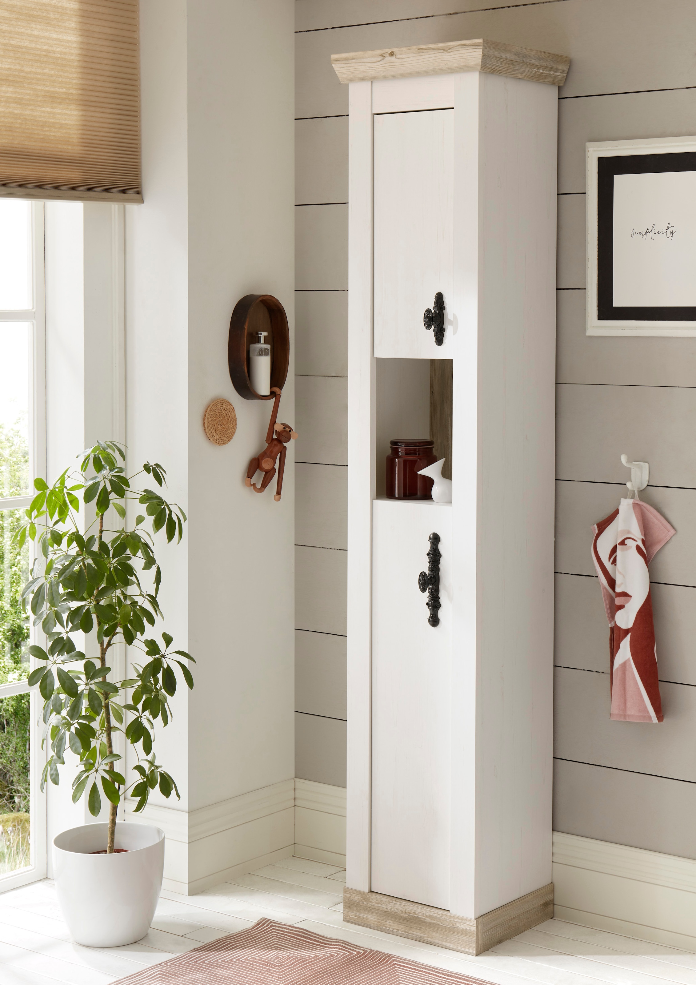 Home affaire Hochschrank »Florenz, Badschrank im Landhausstil, Schrank mit Metallgriffen«, in Pinie Weiss, offenes Fach und ausreichend Stauraum hinter Drehtüren
