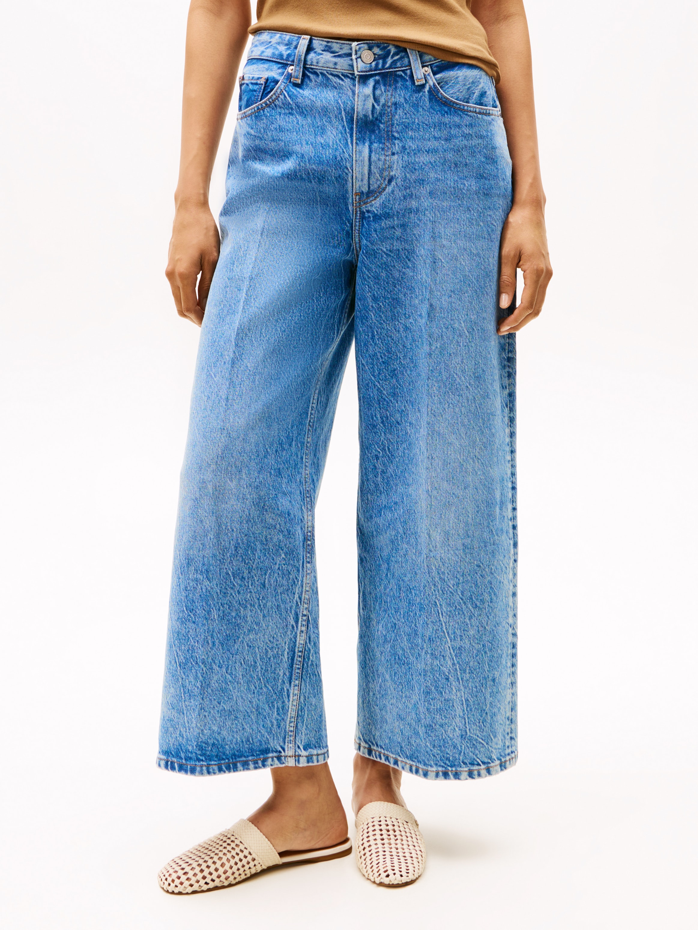 Tommy Hilfiger Weite Jeans »WIDE LEG HW LOU«, mit Logo-Badge, mit Nieten, mit Bügelfalten