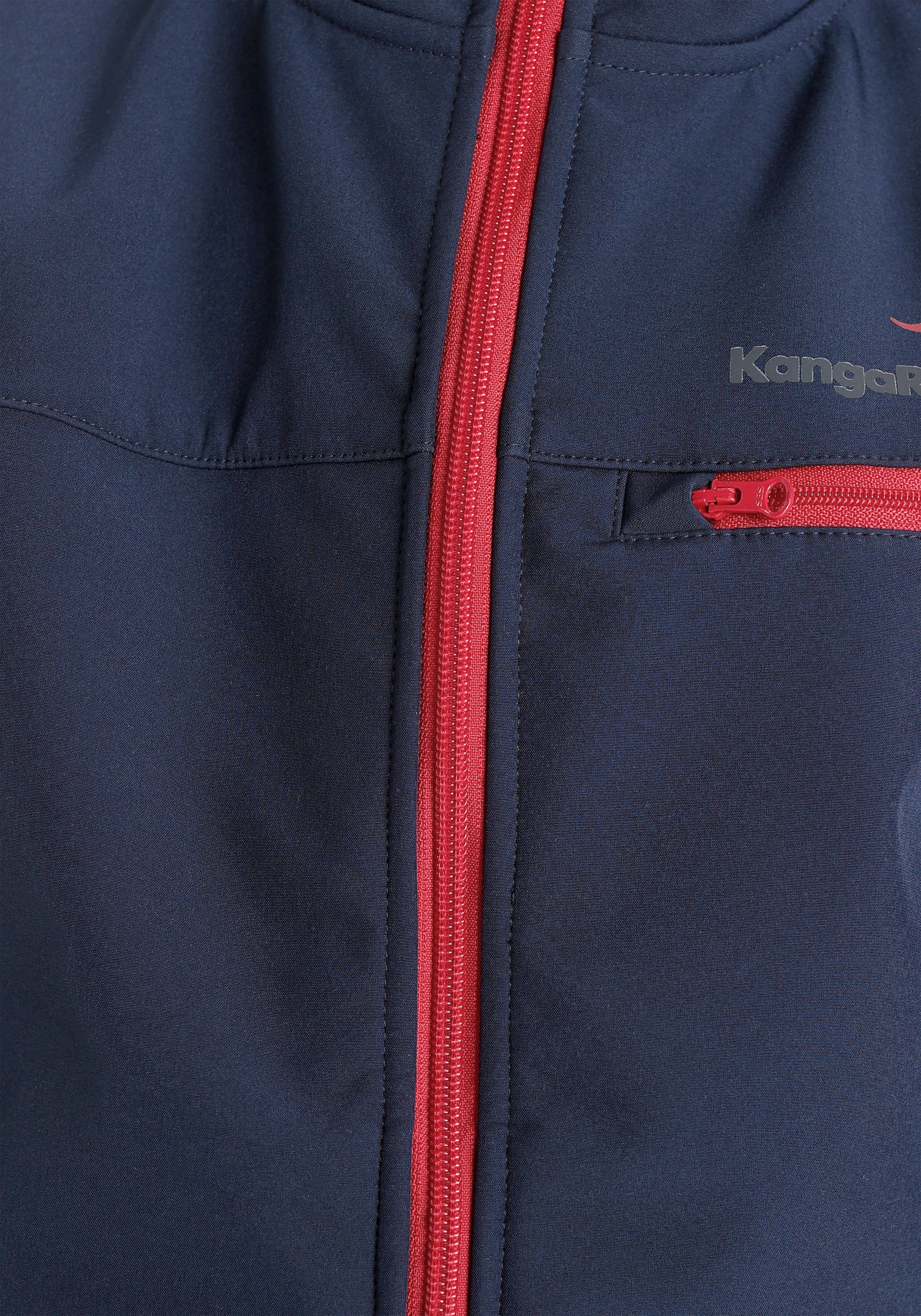 Innenfutter KangaROOS und reflektierenden Softshelljacke, ✵ Kapuze, mit bestellen kontrastfarbigen Details Jelmoli-Versand | online mit