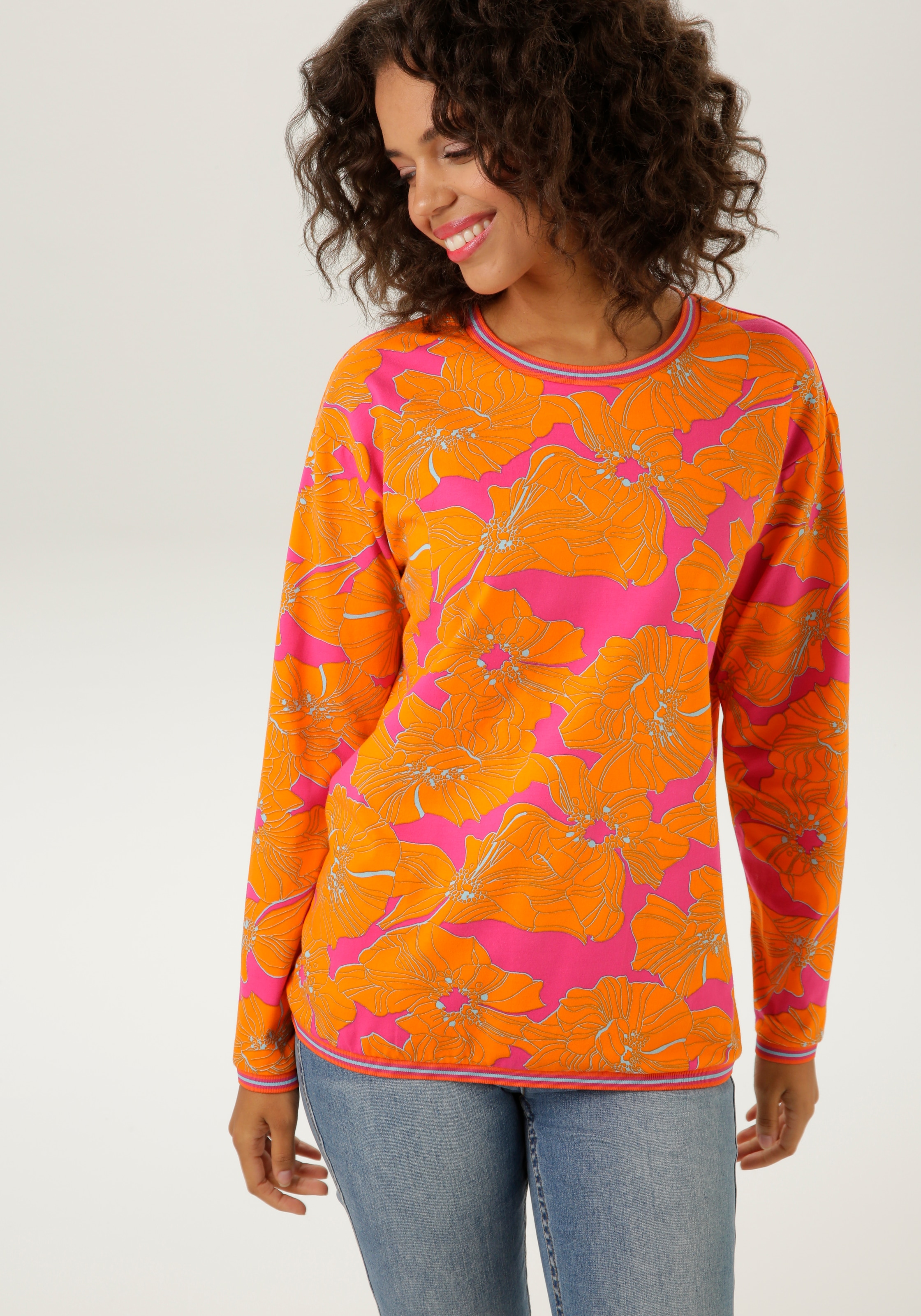 Aniston CASUAL Sweatshirt, mit grossflächigen Blüten bedruckt - NEUE KOLLEKTION