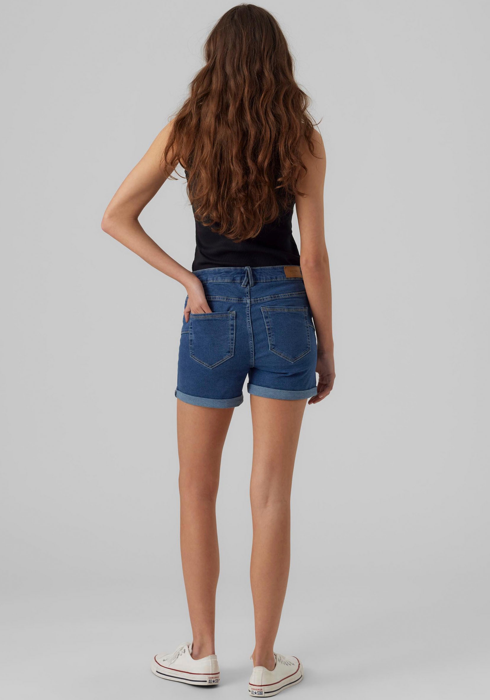 Vero Moda Jeansshorts »VMLUNA MR FOLD SHORTS MIX GA NOOS«, mit Umschlagsaum
