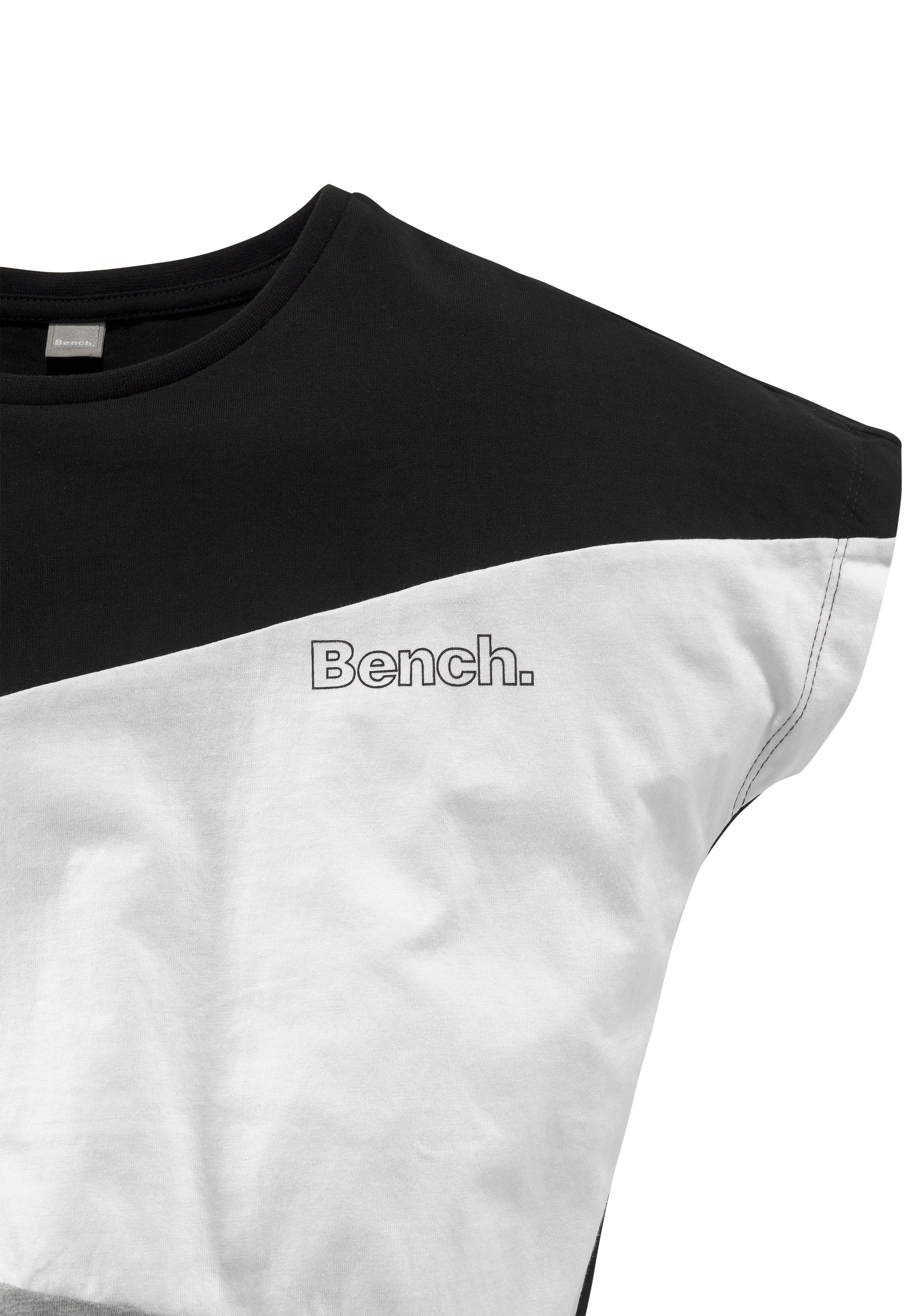 Bench. Fledermausshirt, kleinem Logoprint