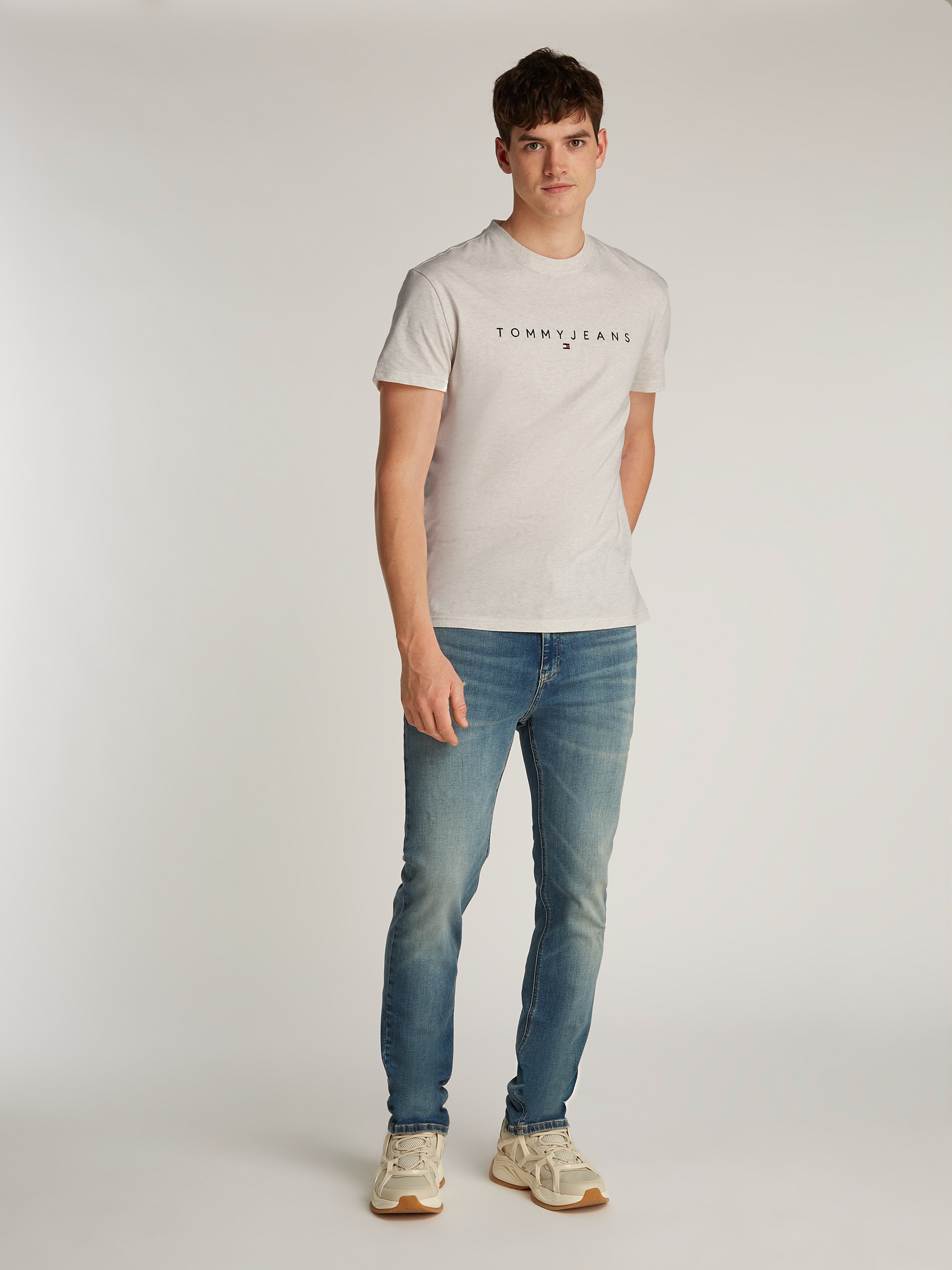 Tommy Jeans Plus Rundhalsshirt »TJM REG LINEAR LOGO TEE EXT«, in Grosse Grössen, Logodruck und Stickerei