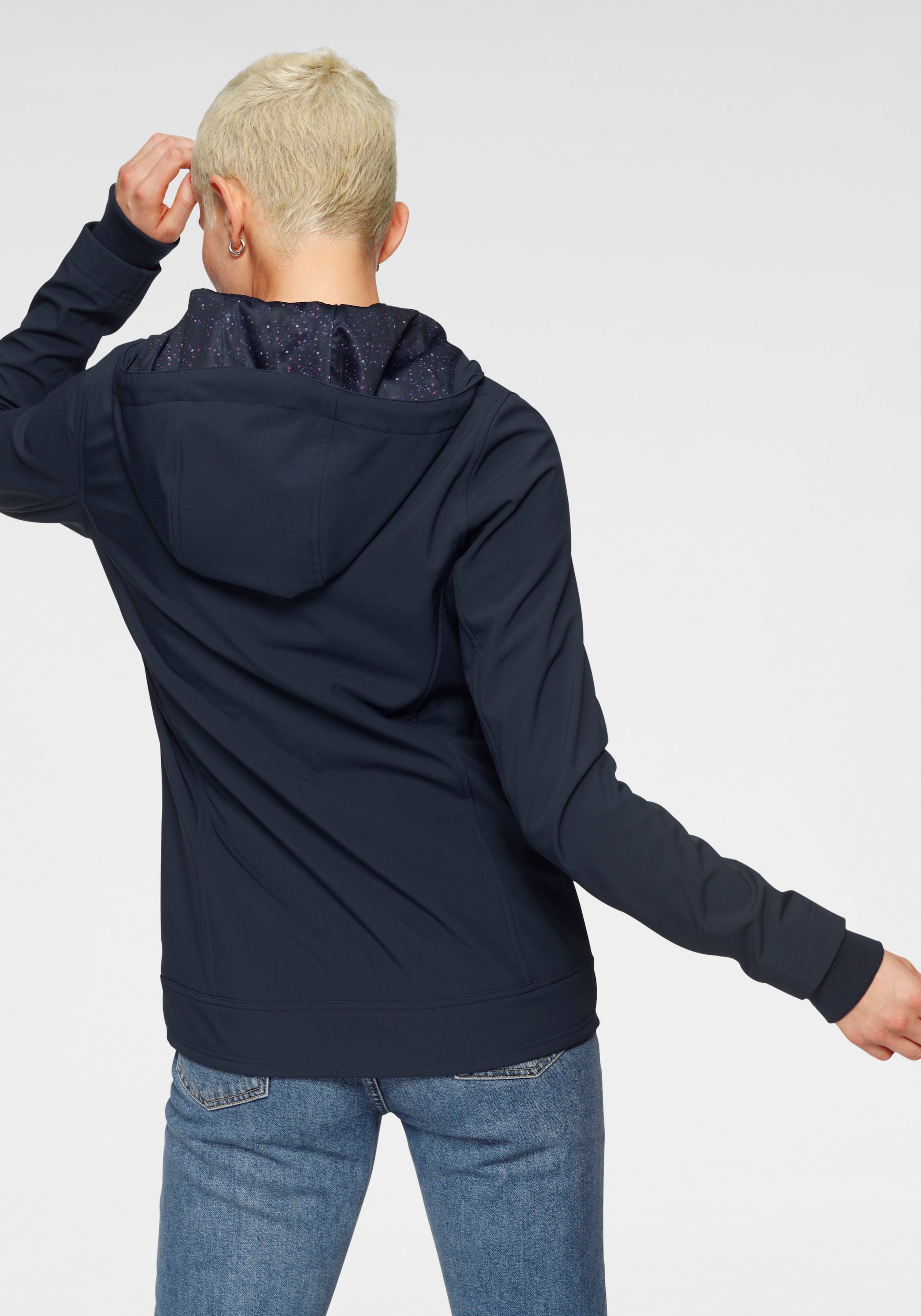 Softshelljacke bei Jelmoli-Versand Schweiz Polyester«, Kapuze online »aus Ocean mit bestellen recyceltem Sportswear
