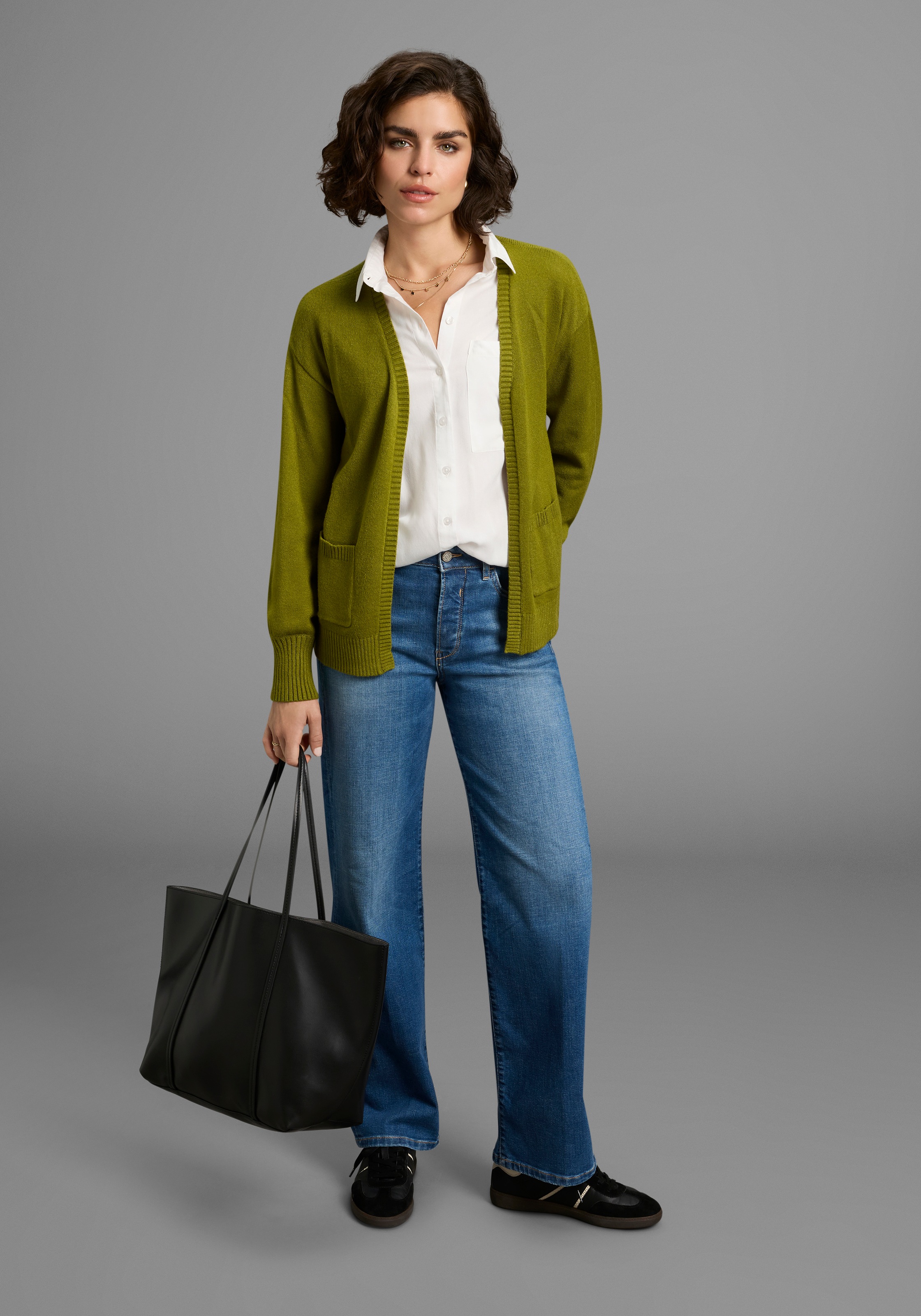 Laura Scott Strickjacke, in Oversize
