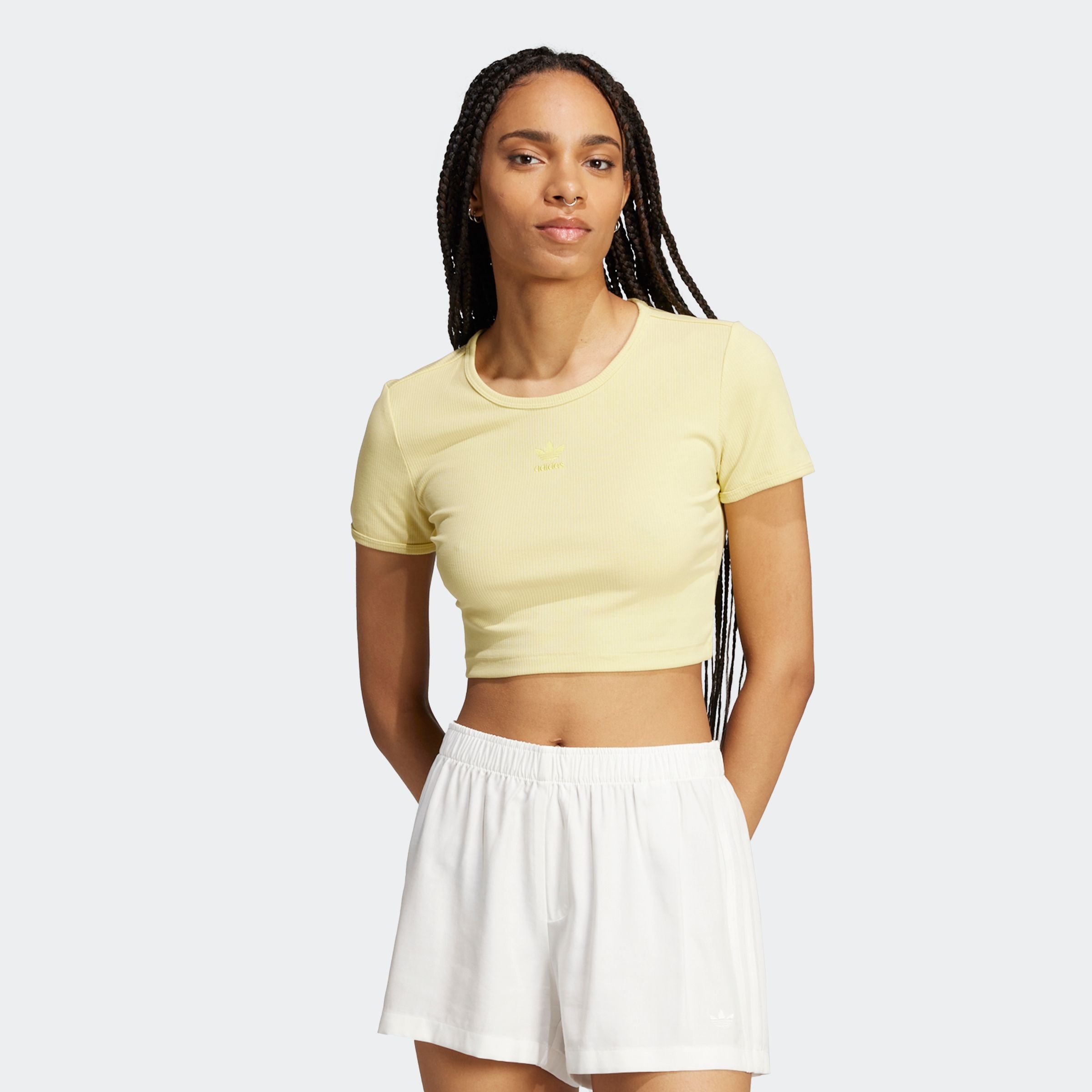adidas Originals T-Shirt »ESS RIB TEE« figurbetonte Passform, schmaler Schnitt, kürzerer Schnitt