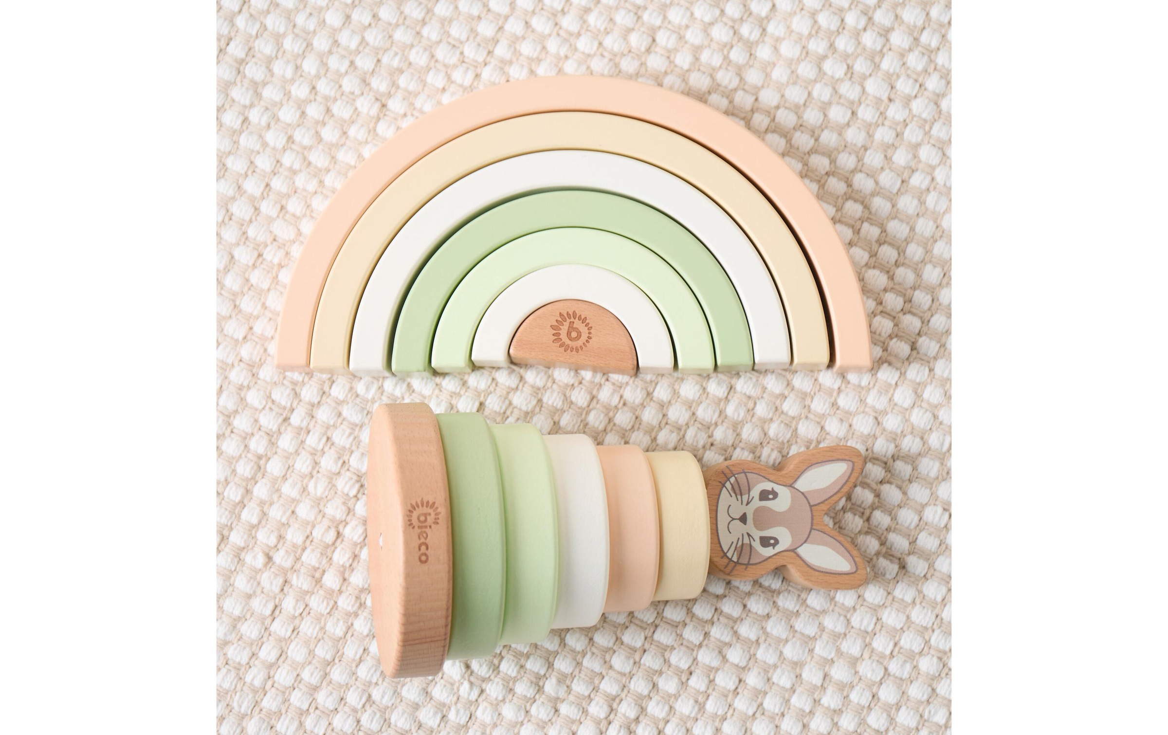 BIECO Stapelspielzeug »Regenbogen Hase Fine 24 cm x 12 cm x 2,5 cm«