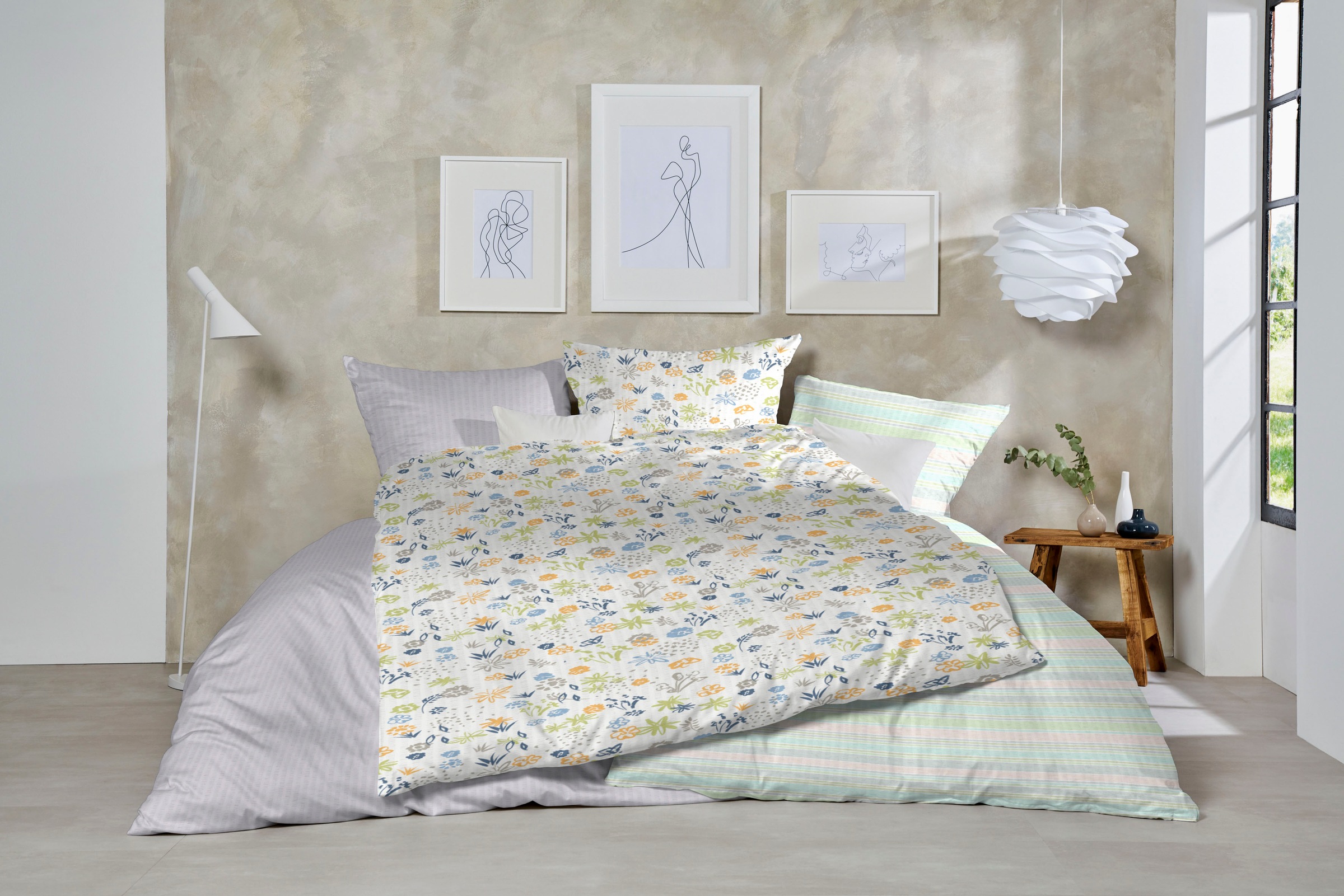 Primera Bettwäsche "Primera Soft-Seersucker-Bettwäsche Blümchen" 2 Stk. mit bunten Blumen