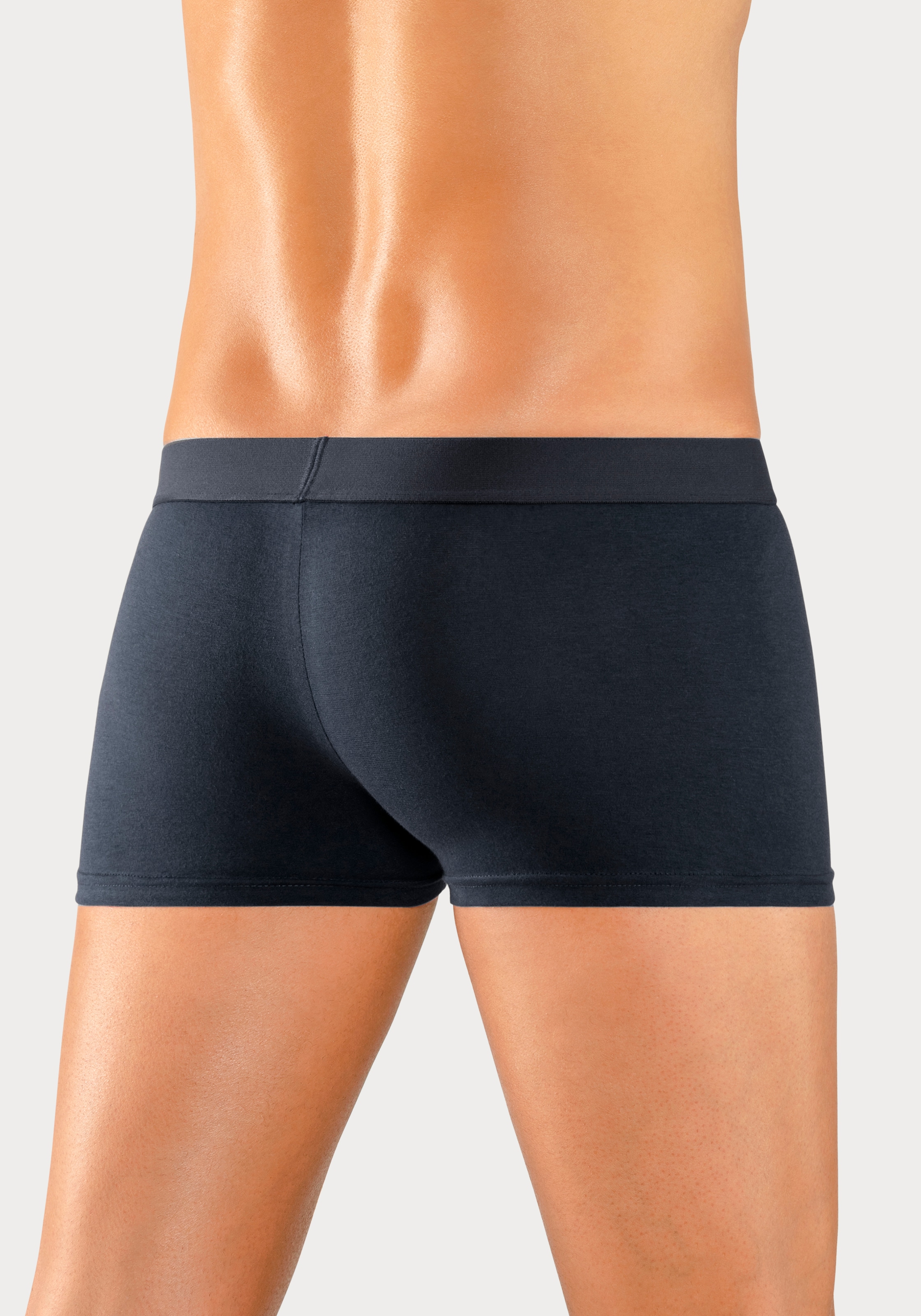 H.I.S Hipster, (Packung, 5 St.), knapp sitzende Boxershorts am Webbund mit Logoschriftzug mit 3D Effekt