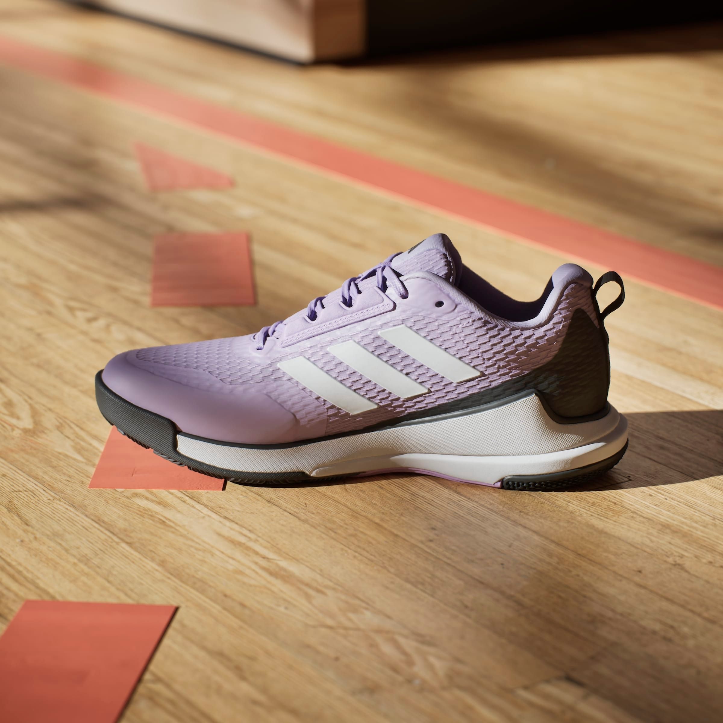 adidas Performance Hallenschuh »NOVAFLIGHT 2 INDOOR«, besonders geeignet für Volleyball und Basketball