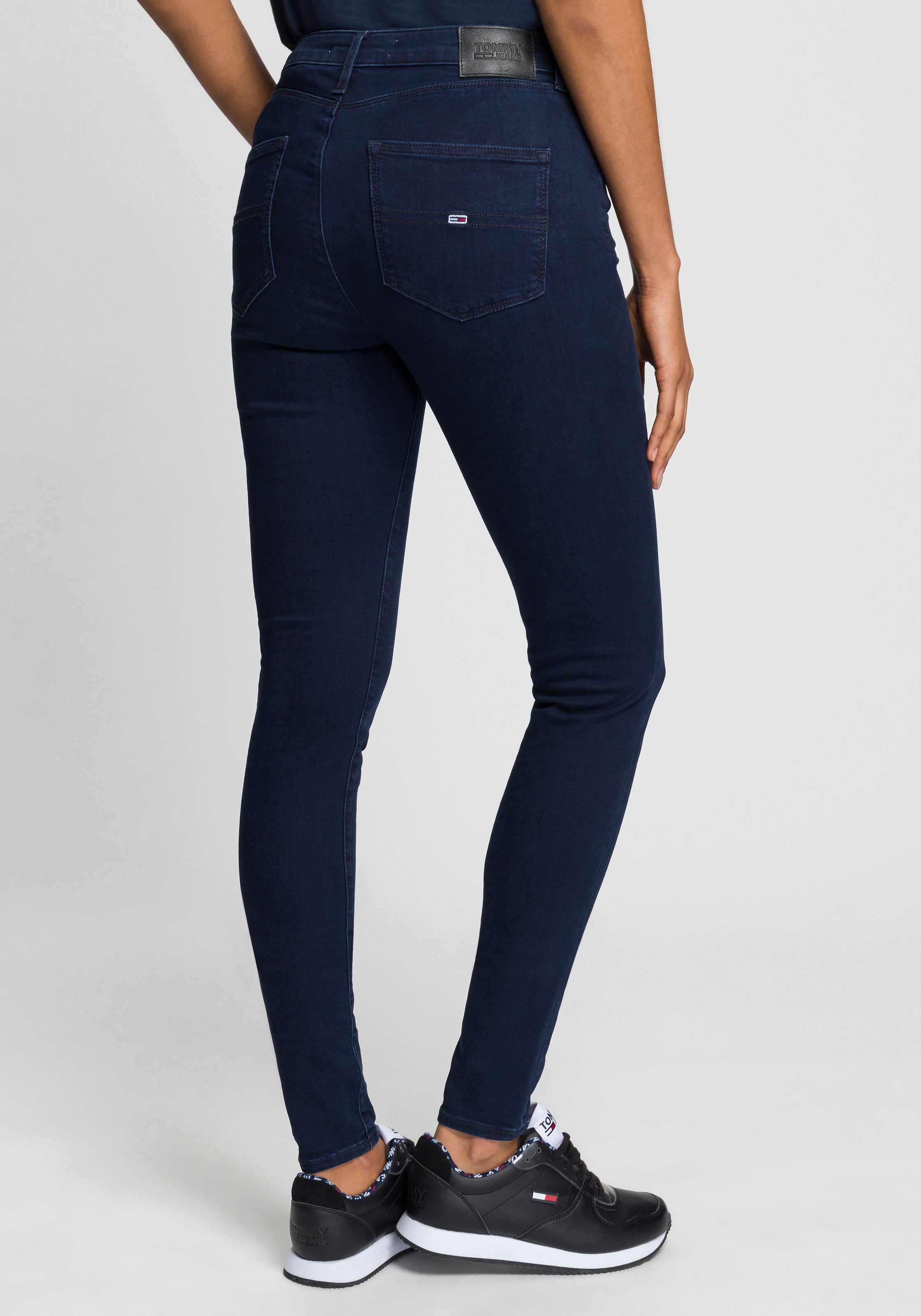 Tommy Jeans Skinny-fit-Jeans »SYLVIA HR SUPER SKNY«, Hochwertige Materialien für einen bequemen und perfekten Sitz.