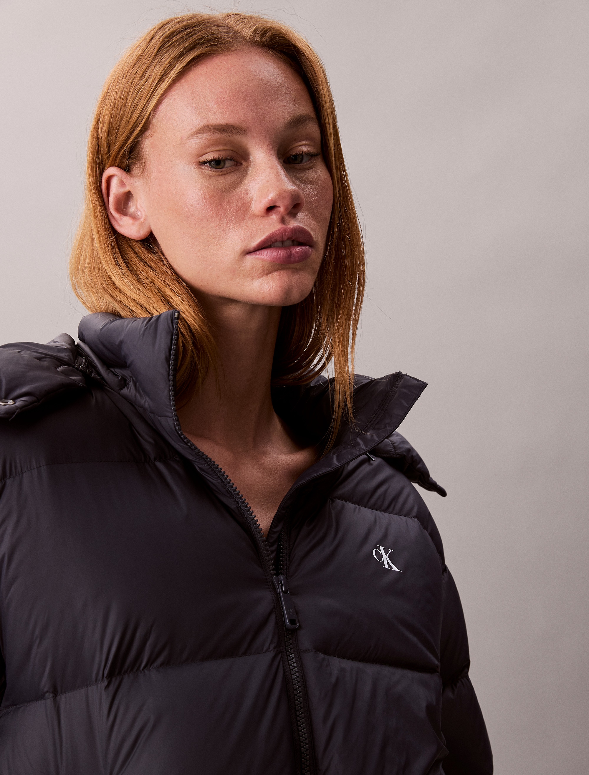 Calvin Klein Jeans Steppjacke »ESSENTIAL MIDWEIGHT PUFFER JACKE«, mit Kapuze, Mit Rundhalsausschnitt, regular fit