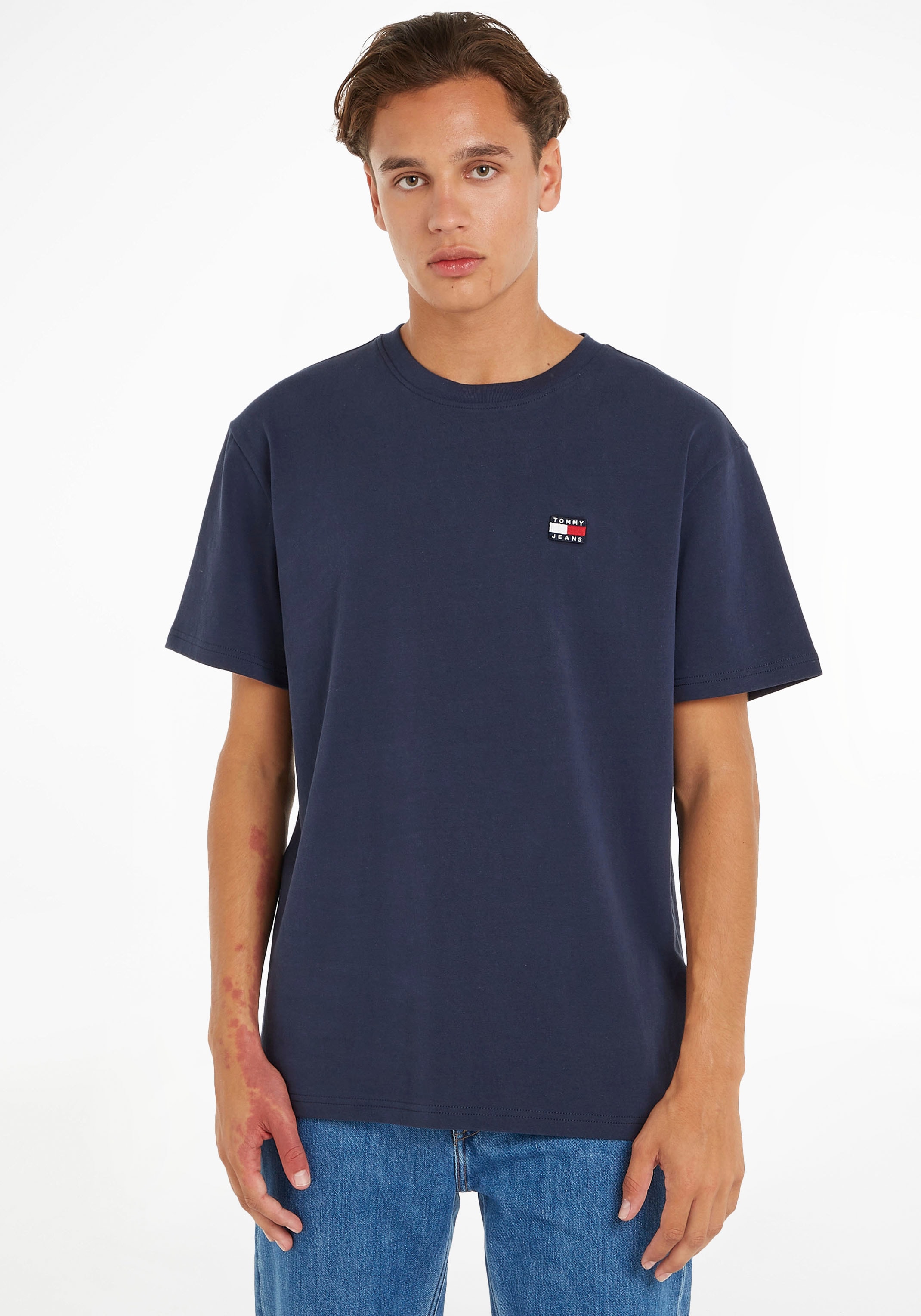 Tommy Jeans T-Shirt Rundhalsausschnitt shoppen BADGE online XS TOMMY Jelmoli-Versand mit »TJM TEE«, | CLSC