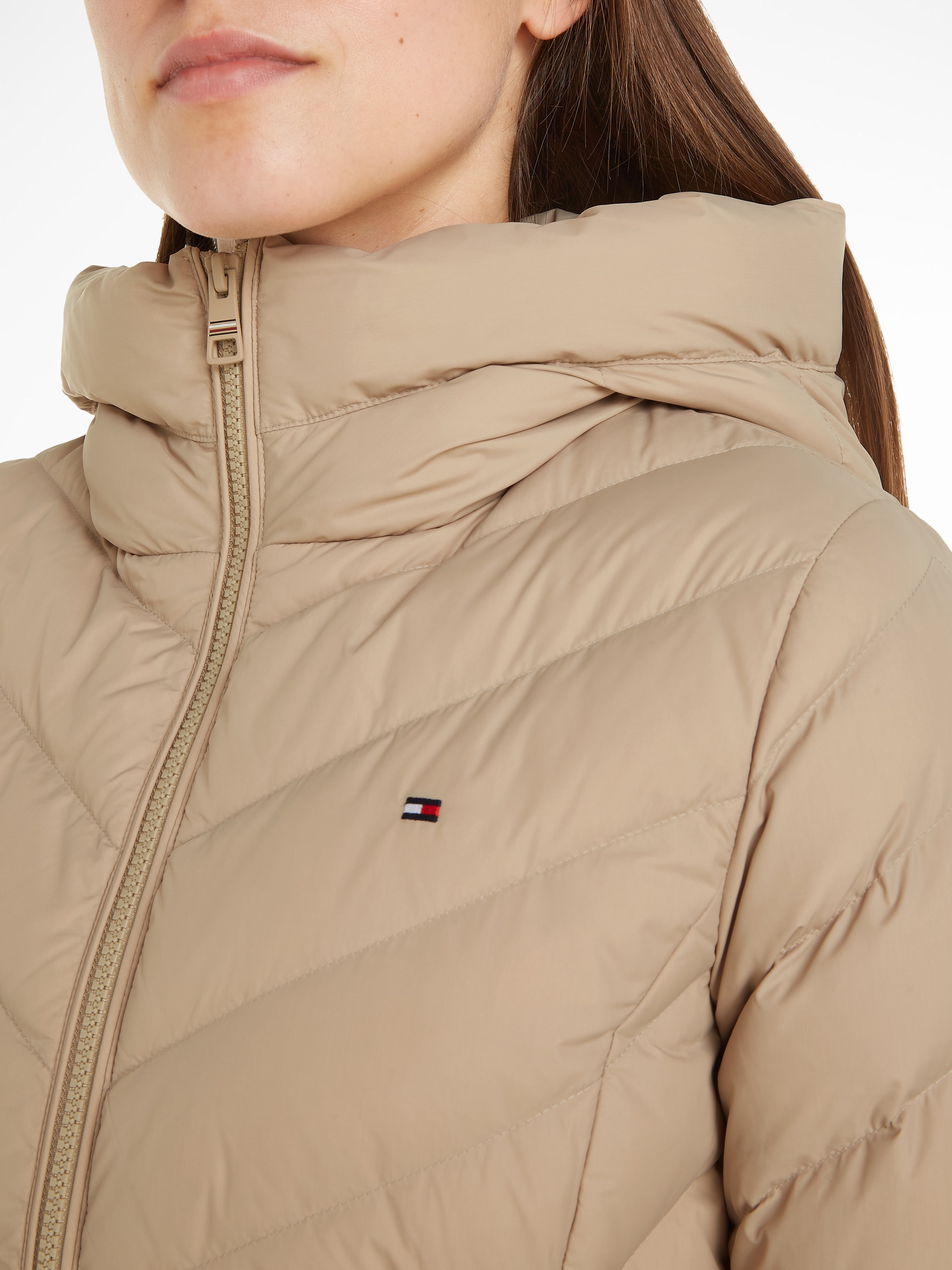 Tommy Hilfiger Steppmantel »CHEVRON MW PADDED COAT«, mit mittelstarker Wattierung und Tommy Hilfiger Markenlabel