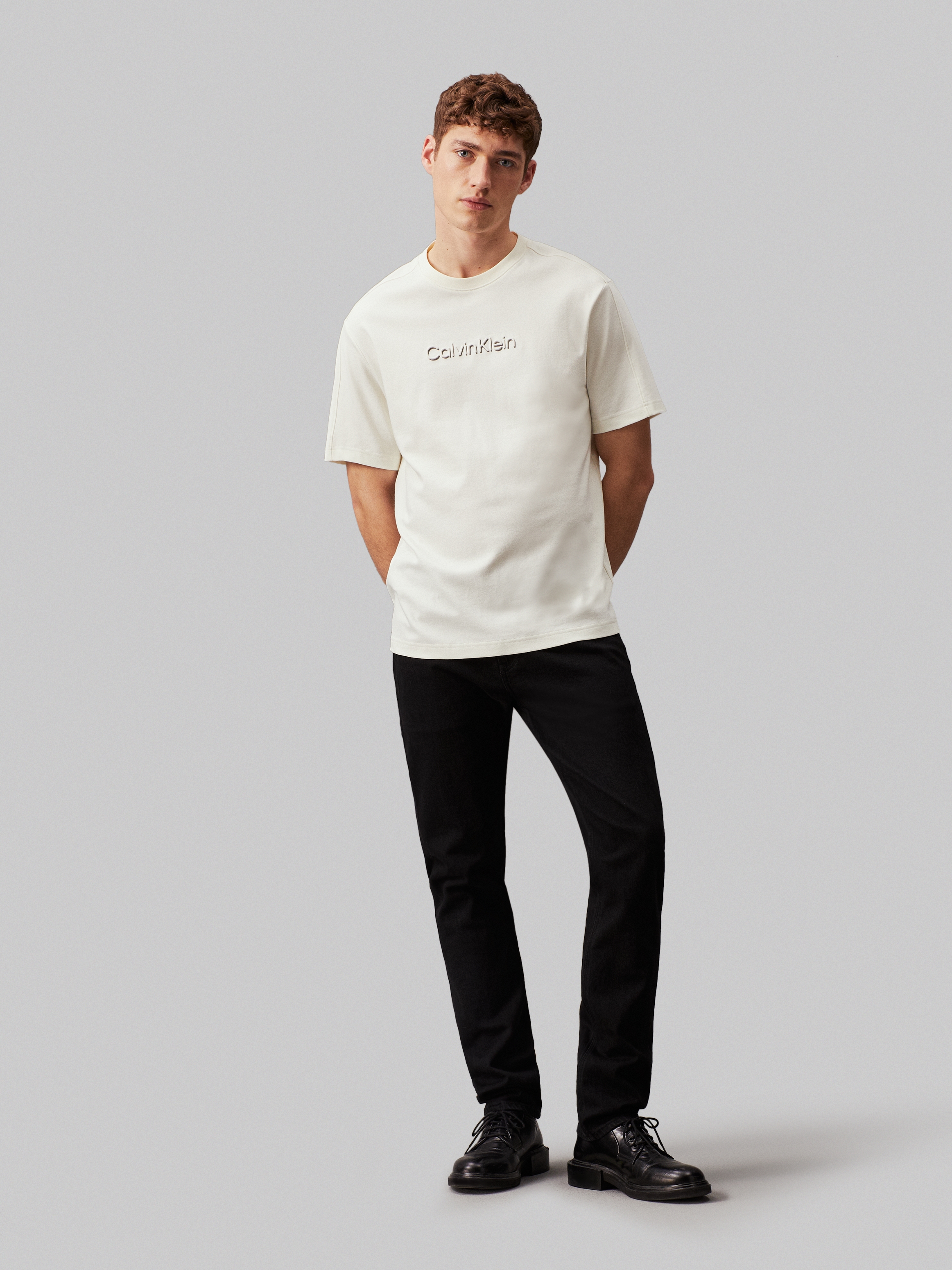 Calvin Klein T-Shirt »SHADOW EMBOSSED LOGO T-SHIRT«, mit Logoschriftzug