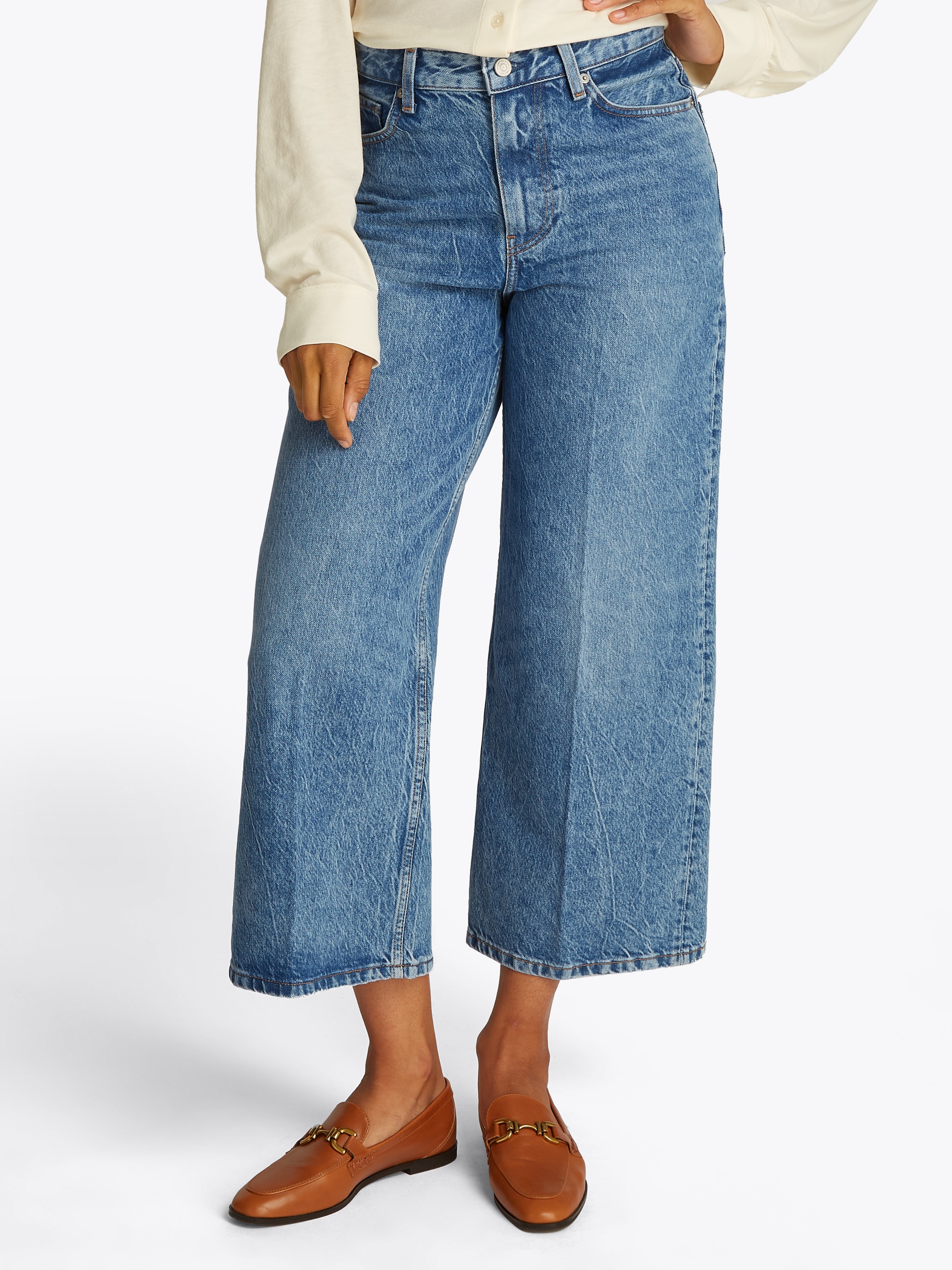 Tommy Hilfiger Weite Jeans »WIDE LEG HW LOU«, mit Logo-Badge, mit Nieten, mit Bügelfalten