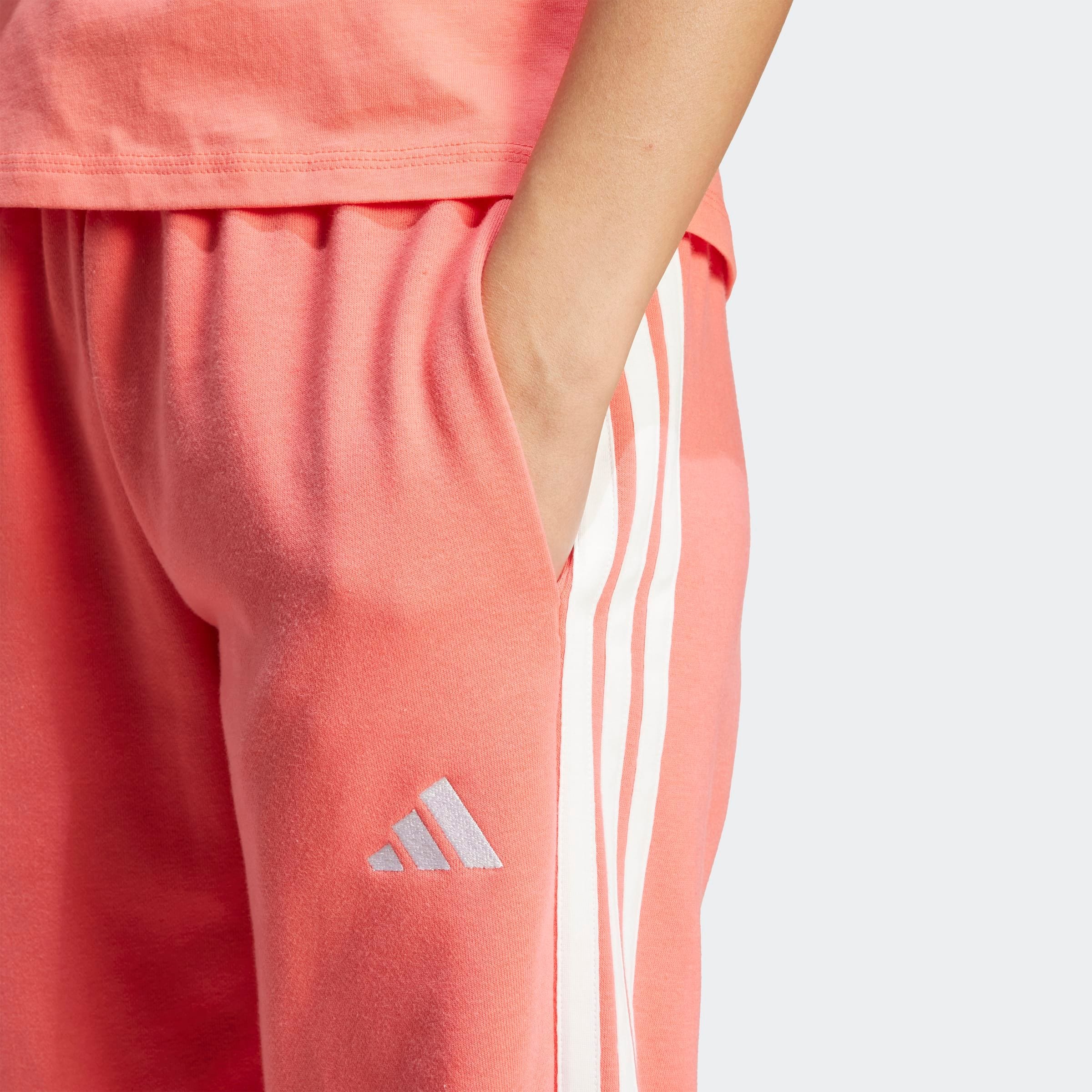 adidas Sportswear Sporthose »W 3S FT CF PT«, (1 tlg.), Reguläre Passform, mittelhoher Bund, weiches French Terry Material