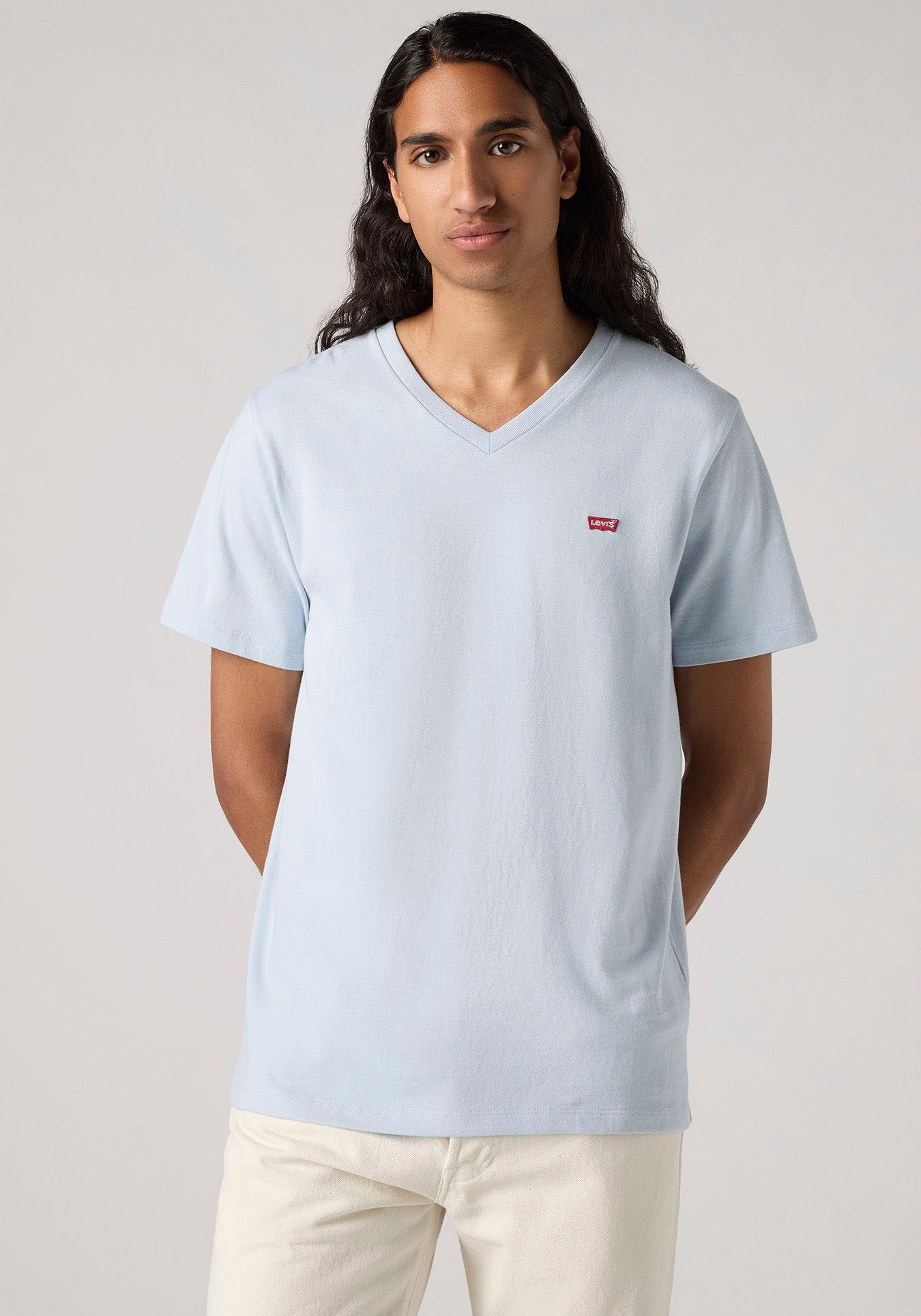 Levi's® V-Shirt »LE ORIGINAL HM VNECK«, mit Logostickerei