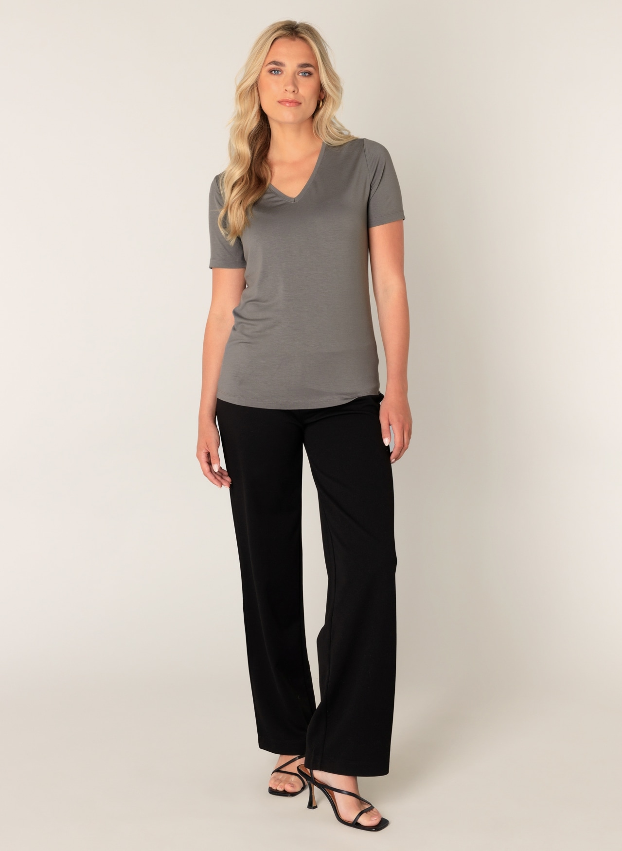 Base Level T-Shirt »Yanic«, mit V-Ausschnitt