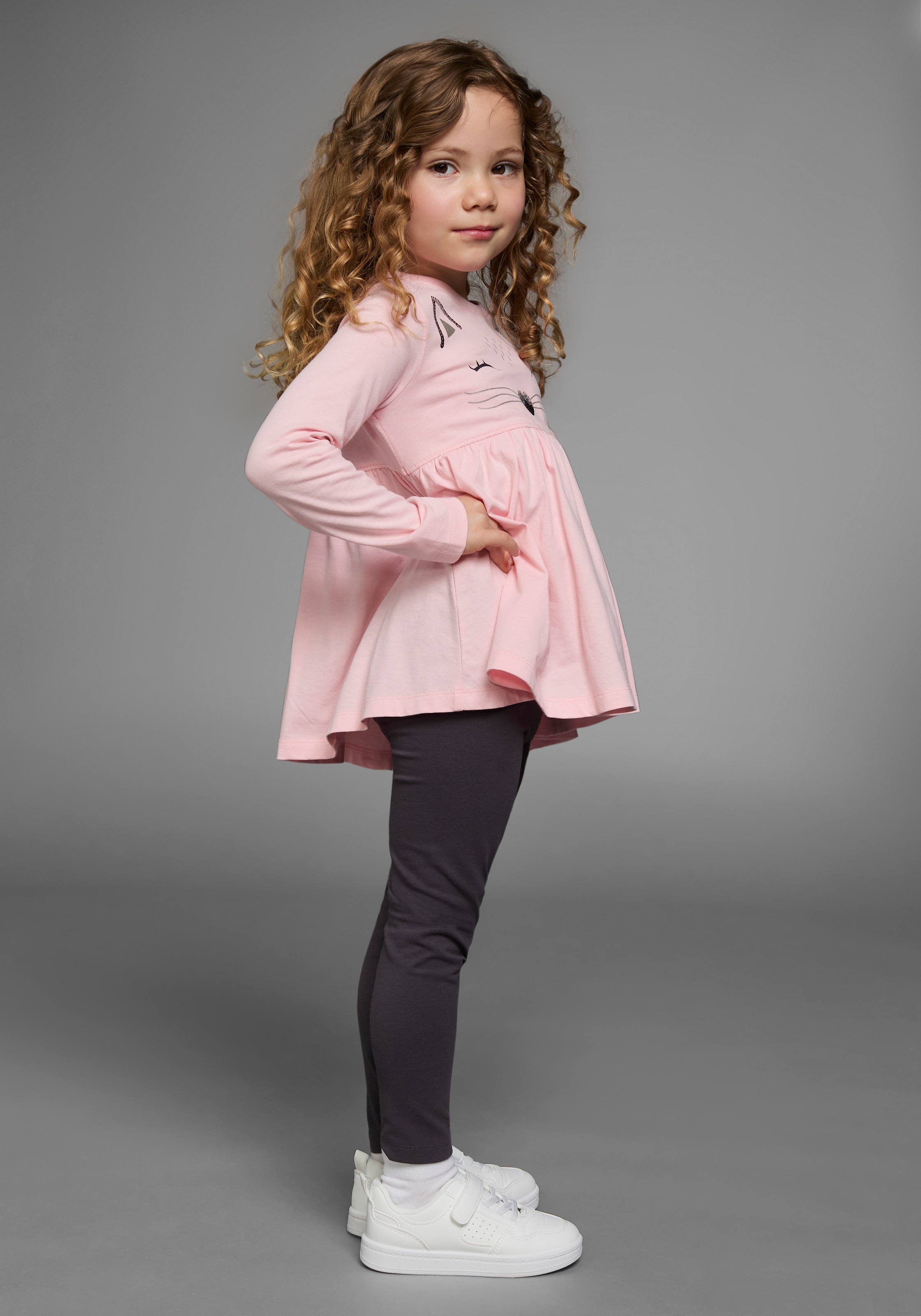 KIDSWORLD Langarmshirt & Leggings »2tlg. Set Shirt + Leggings mit schöner Paillettenapplikation«, Süsses Outfit für kleine Mädchen