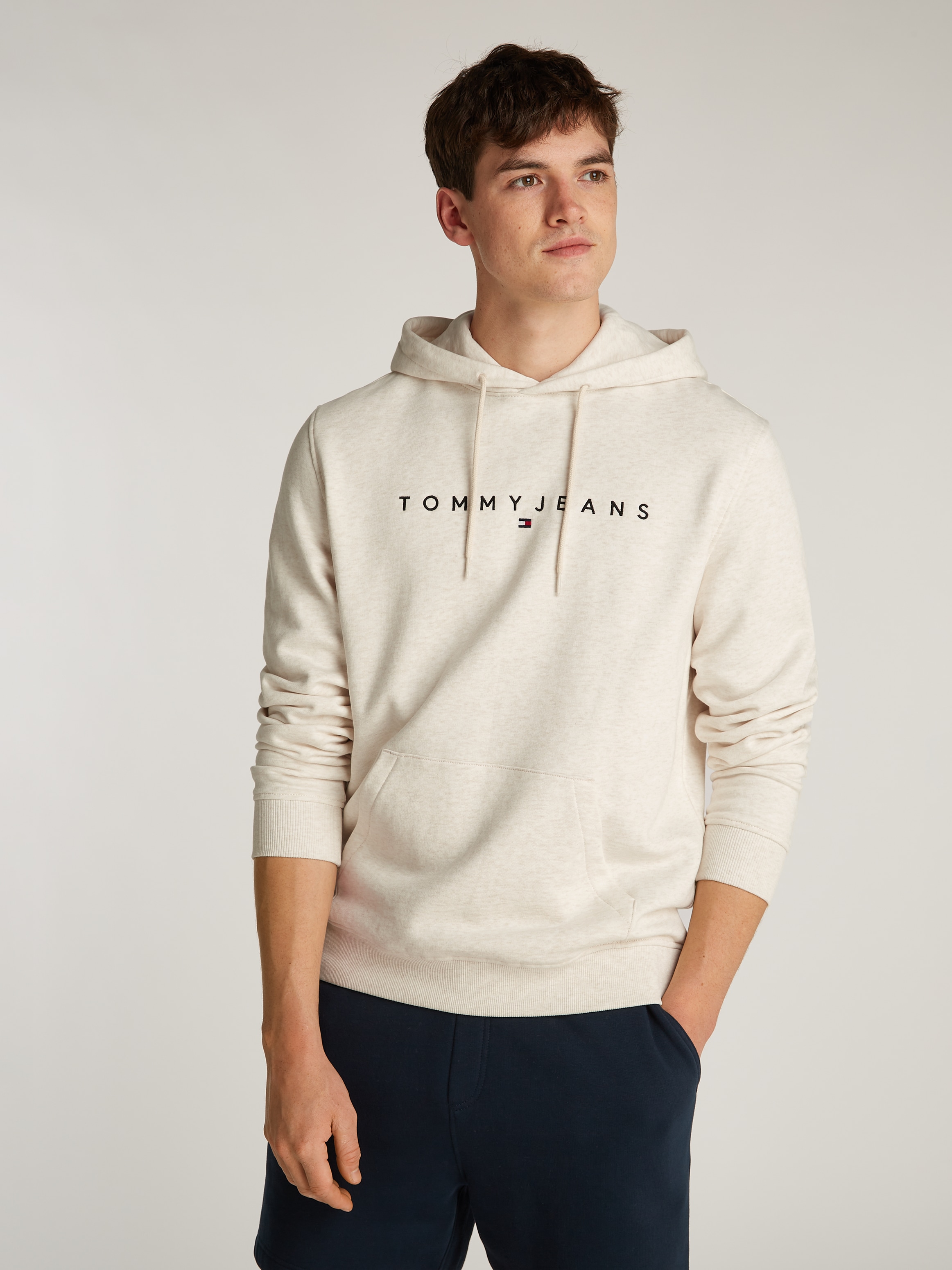 Tommy Jeans Hoodie »TJM REG LINEAR LOGO HOODIE EXT«, mit Logo-Stickerei