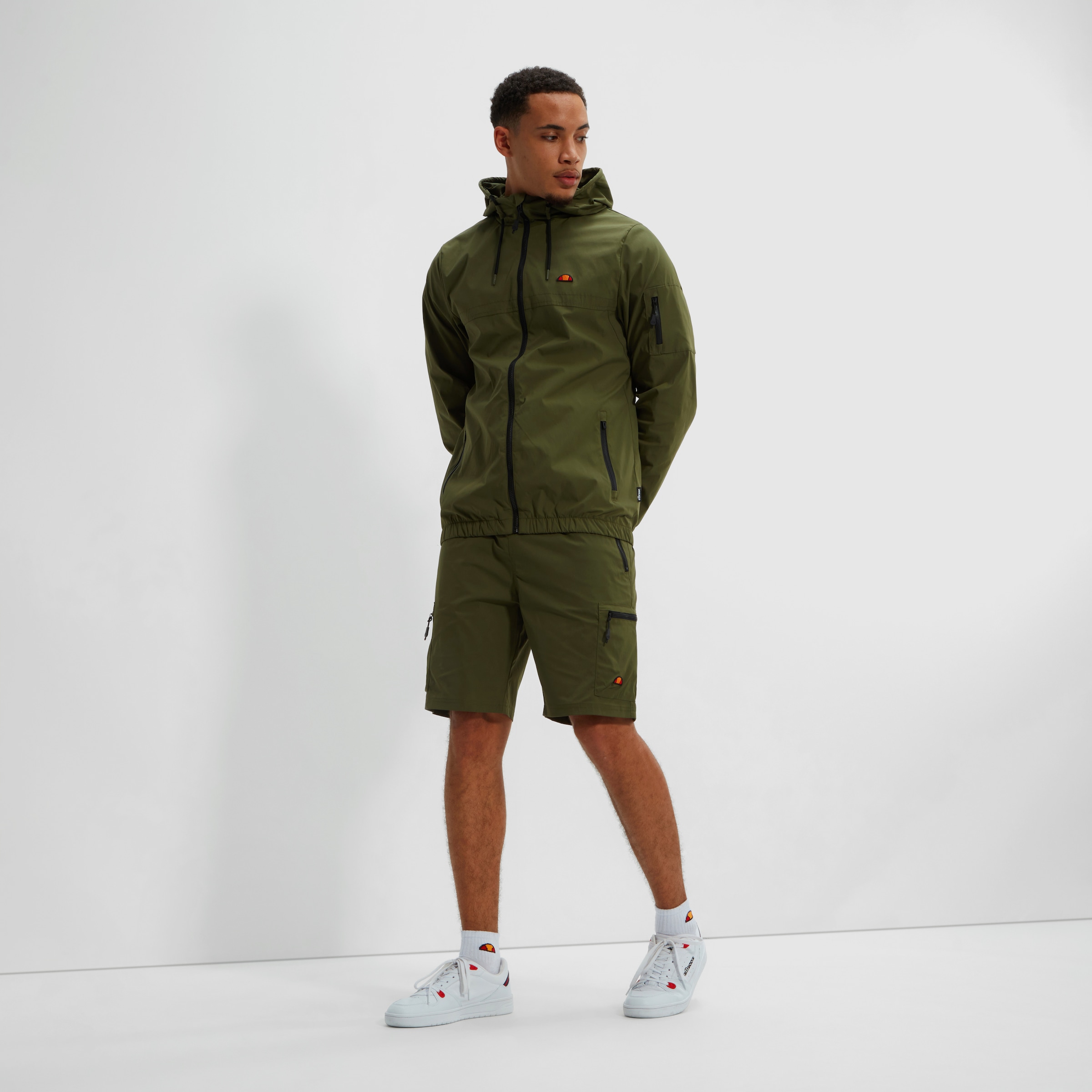 Ellesse Cargoshorts »BULLSEYE CARGO SHORT«, (1 tlg.), mit vielen Reissverschlusstaschen