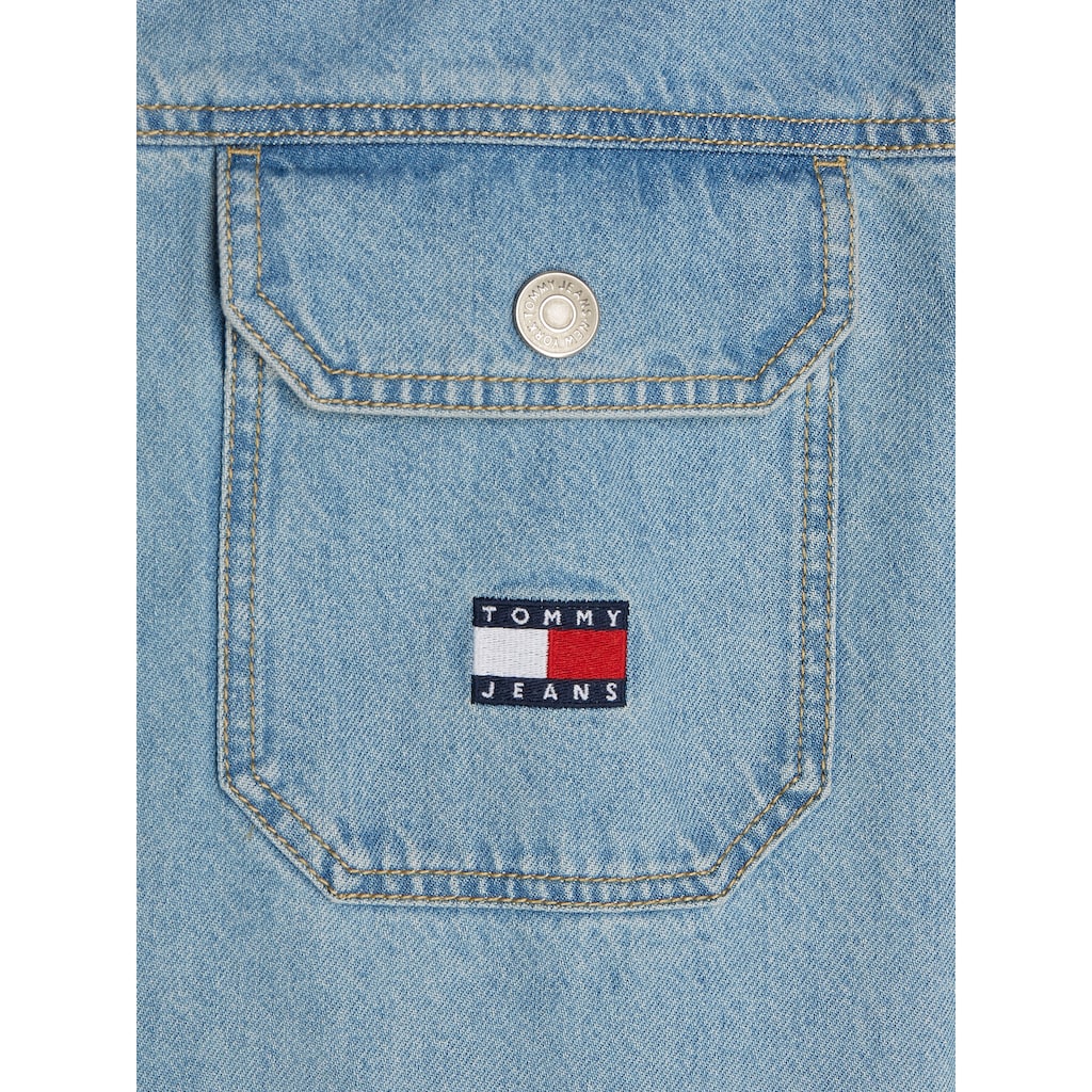 Tommy Jeans Jeanshemd »TJM ESSENTIAL DENIM OVERSHIRT«, mit knöpfbarer Brusttasche