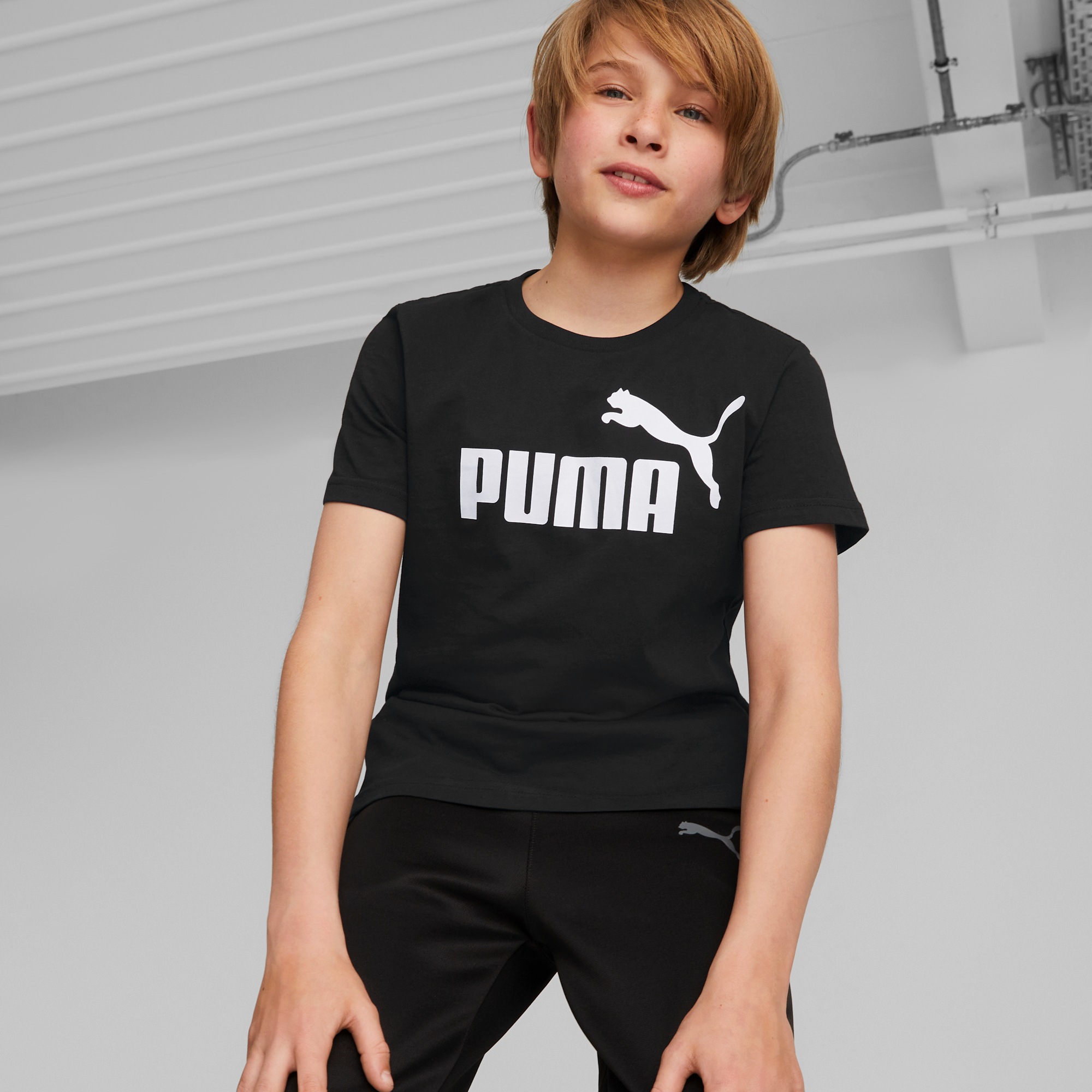 PUMA T-Shirt »ESS LOGO TEE B« Regular Fit, Kurzarm, Rundhalsausschnitt, pflegeleicht