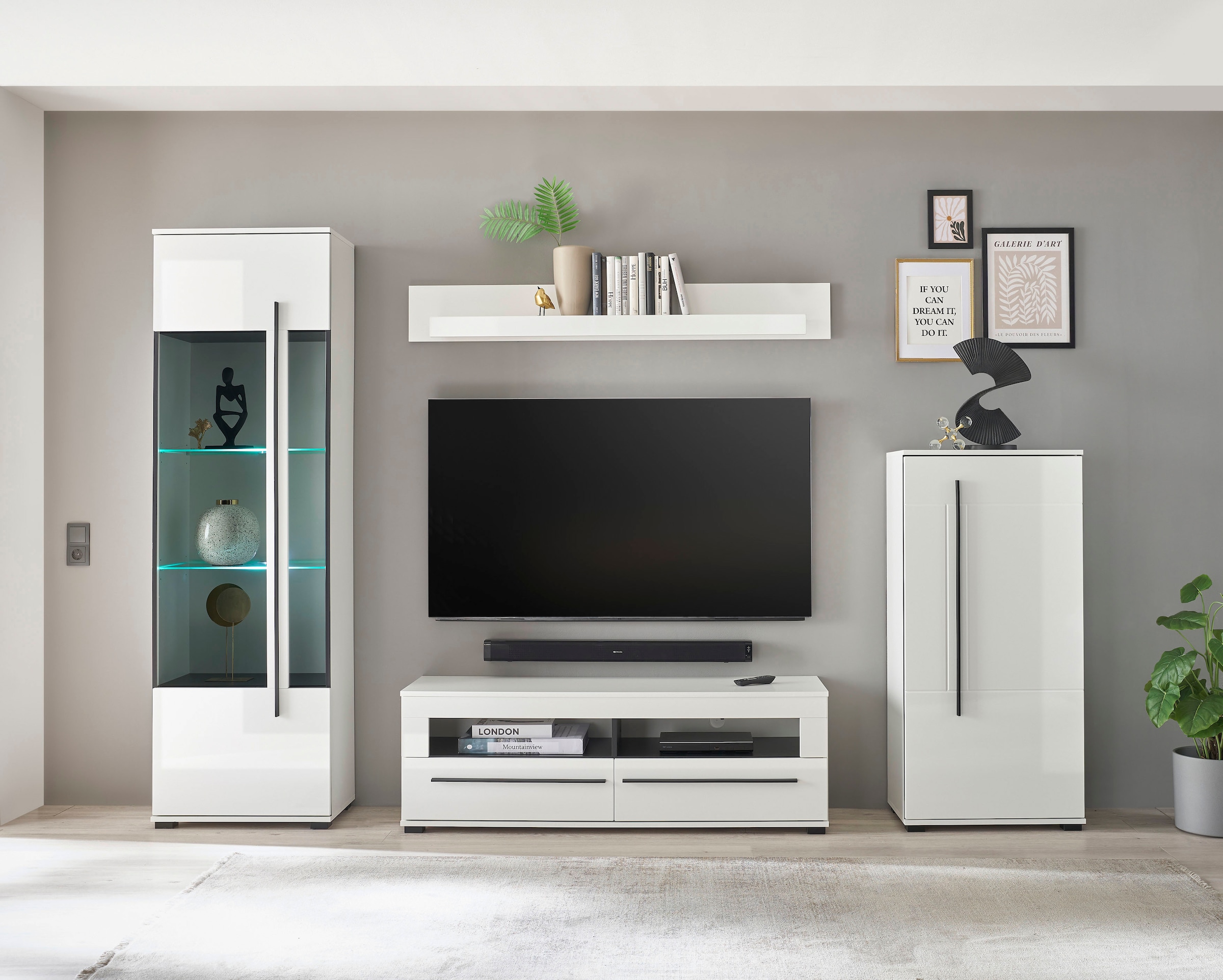 INOSIGN Vitrine »Cantara, Vitrinenschrank in Eiche Evoke oder weiss, Standvitrine«, schwarzer Stangengriff, ausreichend Stauraum, vielseitig einsetzbar