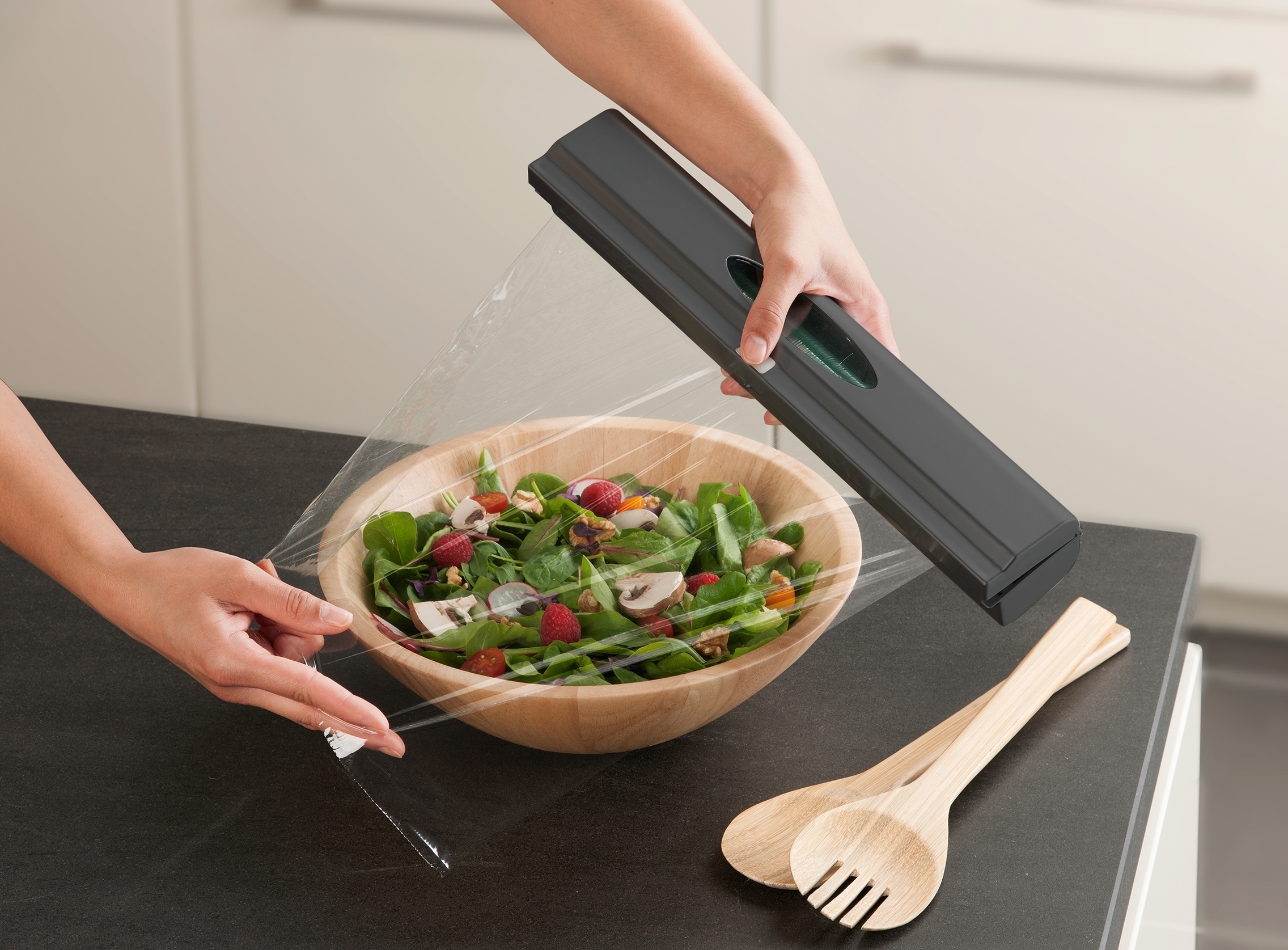 WENKO Folienspender »Modell Perfect-Cutter«, für Folienrollen bis 33 cm Breite, für Alufolien und Frischhaltefolien
