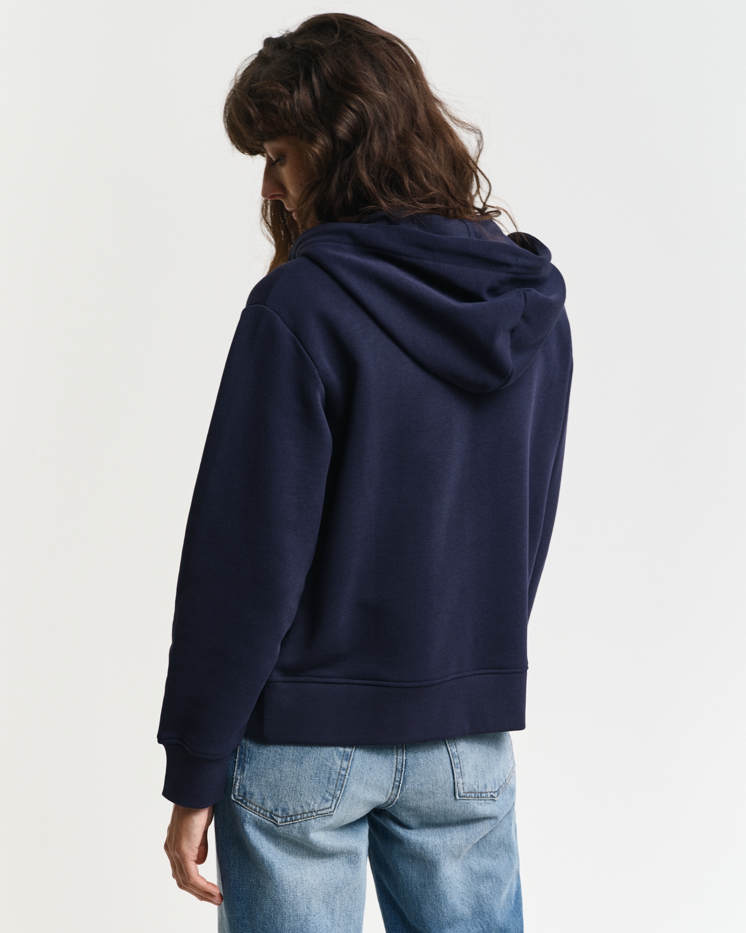 Gant Kapuzensweatjacke »SHIELD ZIP HOODIE«, Grafische GANT-Stickerei auf der Brust